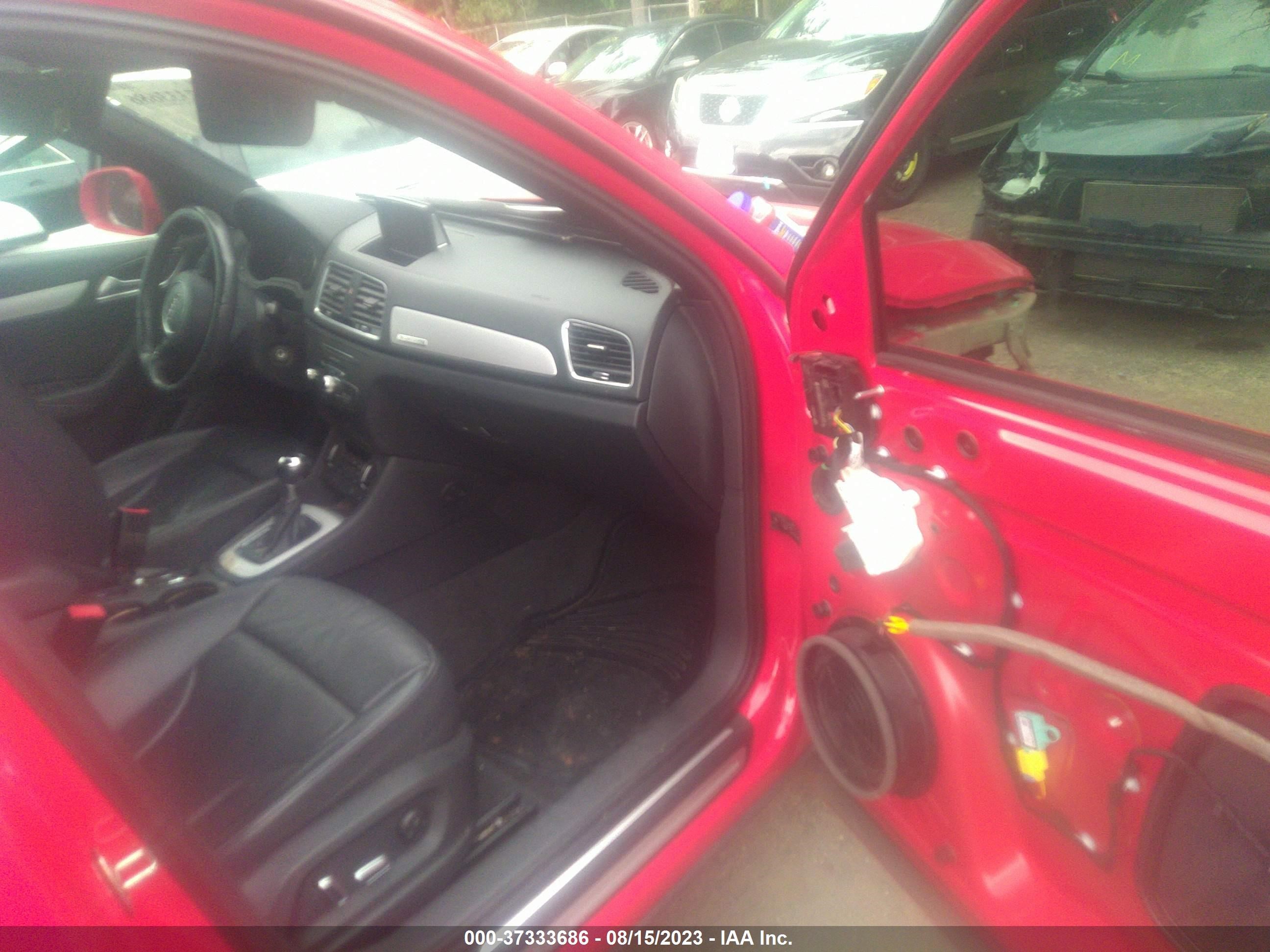 Photo 4 VIN: WA1ECCFS6JR017609 - AUDI Q3 