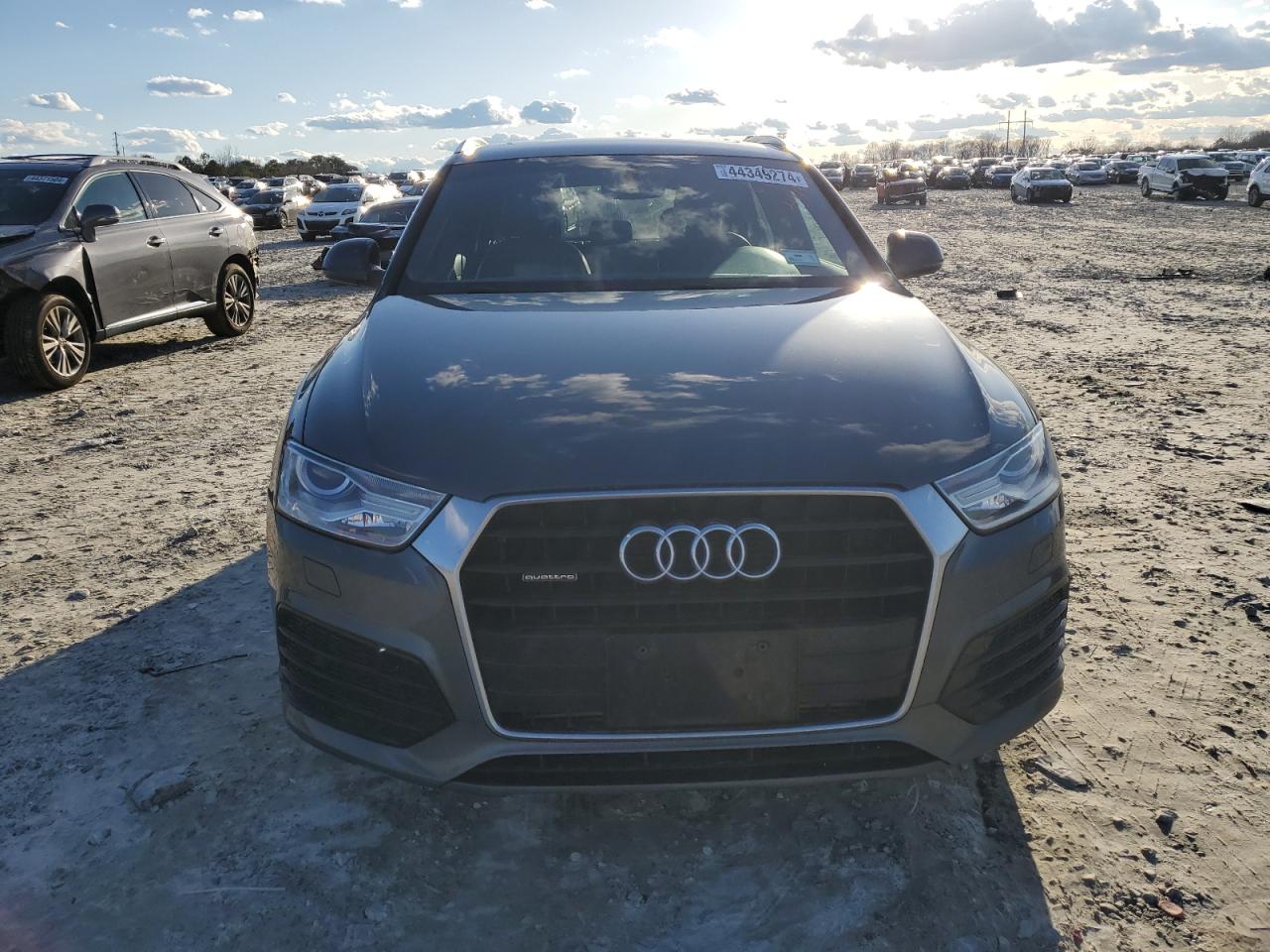 Photo 4 VIN: WA1ECCFS7JR016789 - AUDI Q3 