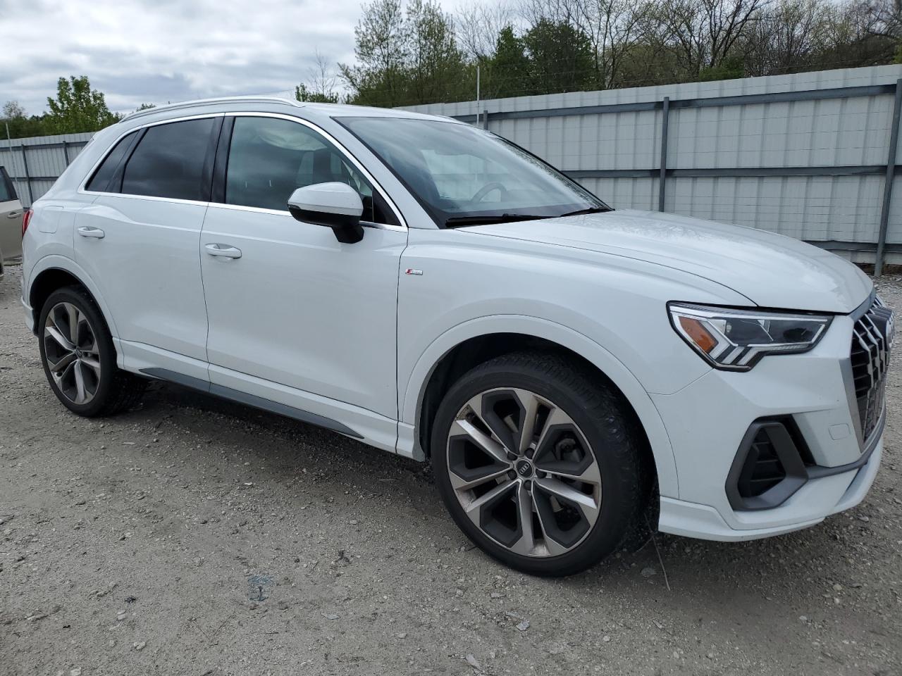 Photo 3 VIN: WA1EECF34L1090837 - AUDI Q3 