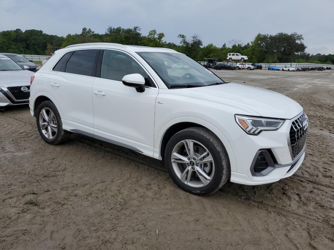 Photo 3 VIN: WA1EECF34P1136477 - AUDI Q3 