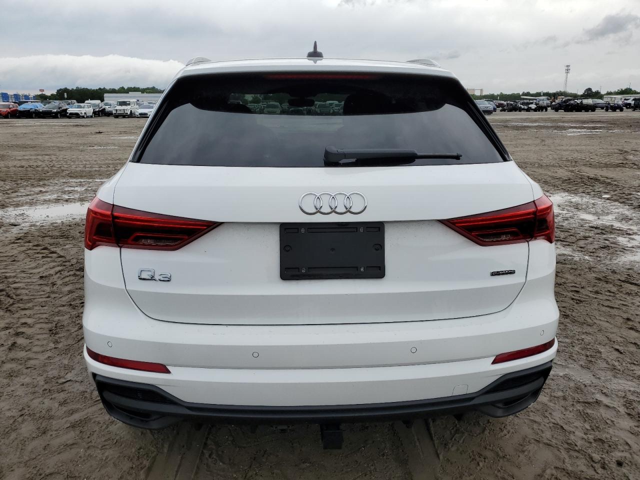 Photo 5 VIN: WA1EECF34P1136477 - AUDI Q3 