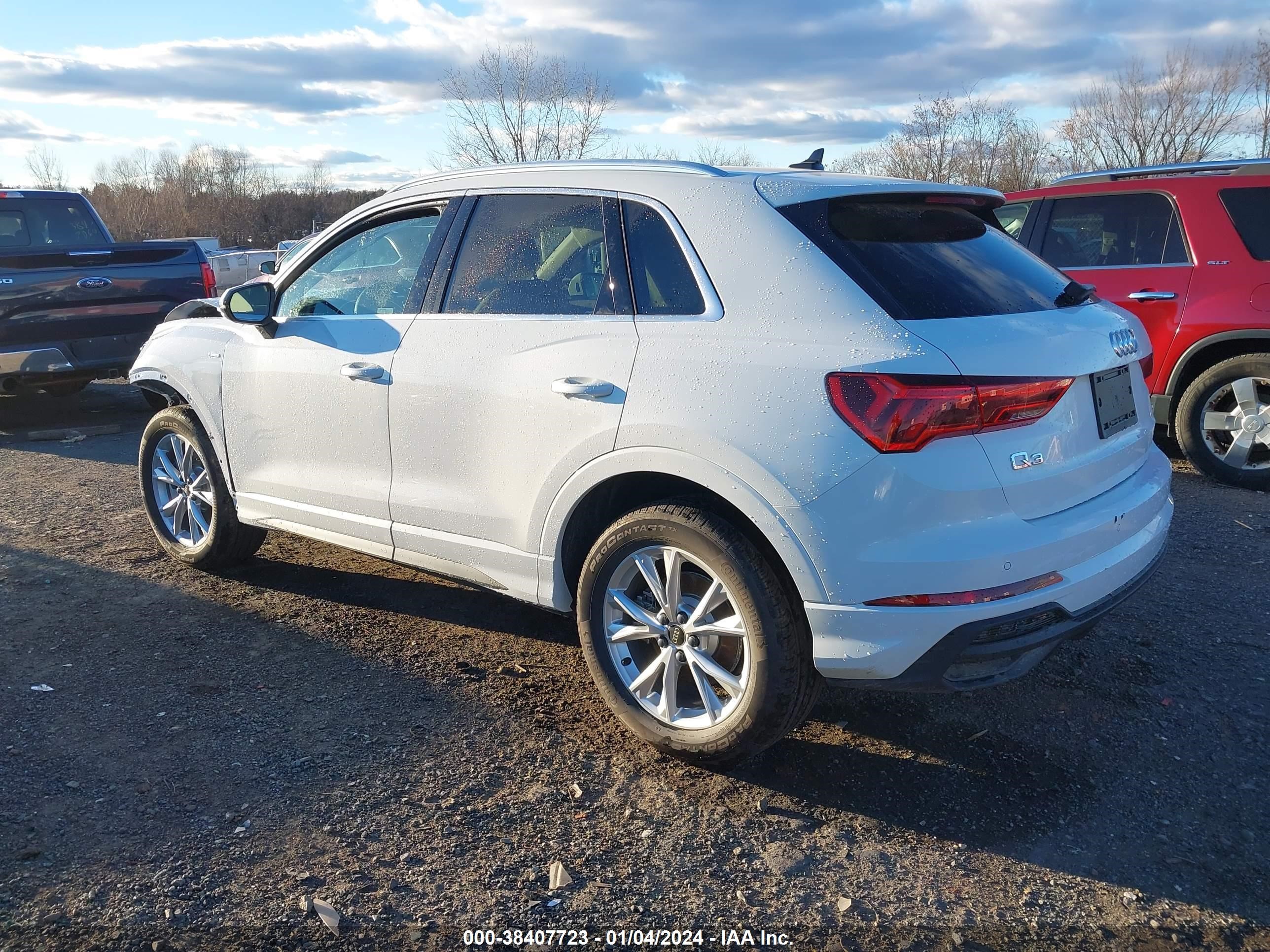 Photo 2 VIN: WA1EECF37R1041768 - AUDI Q3 