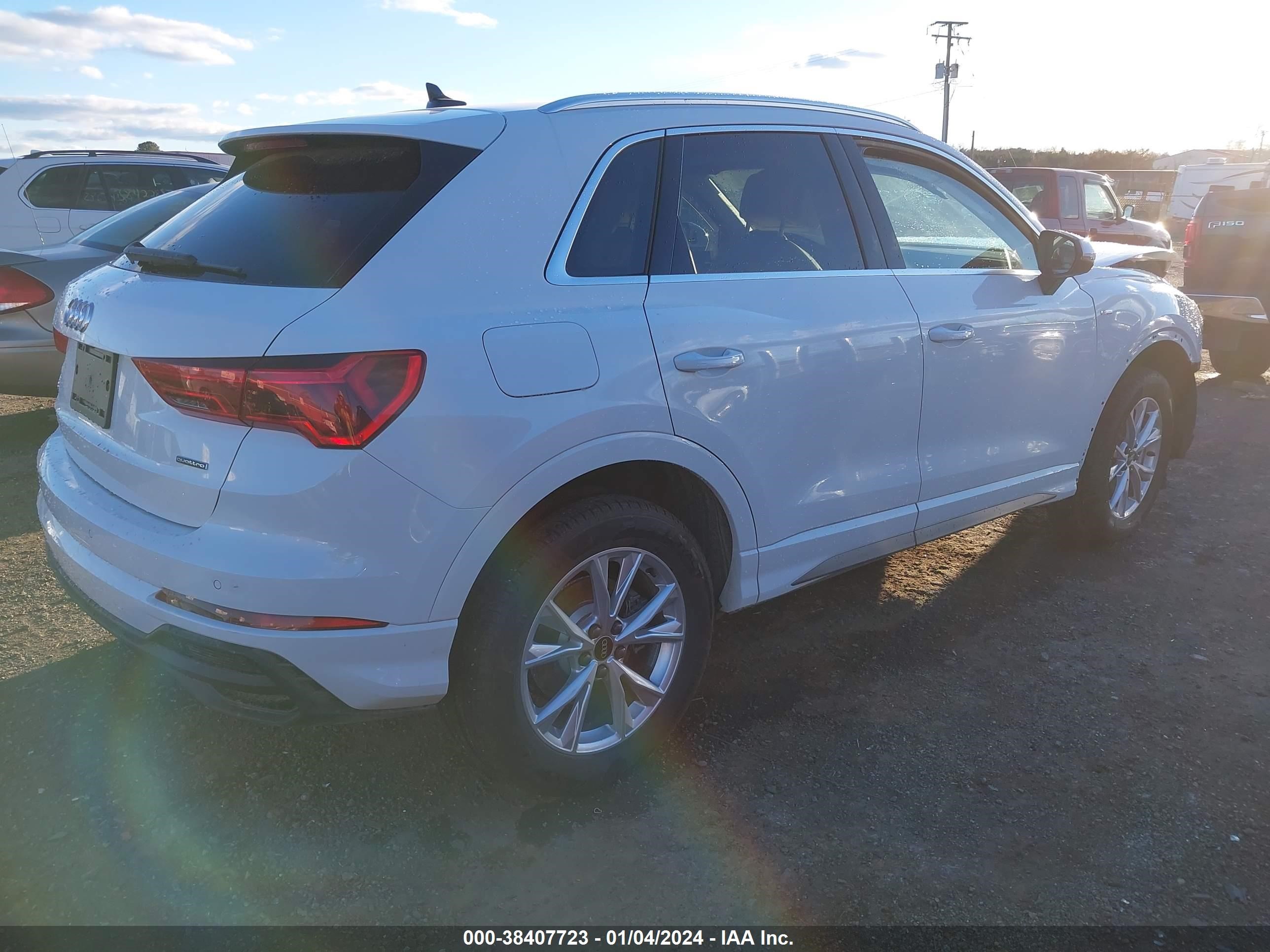 Photo 3 VIN: WA1EECF37R1041768 - AUDI Q3 