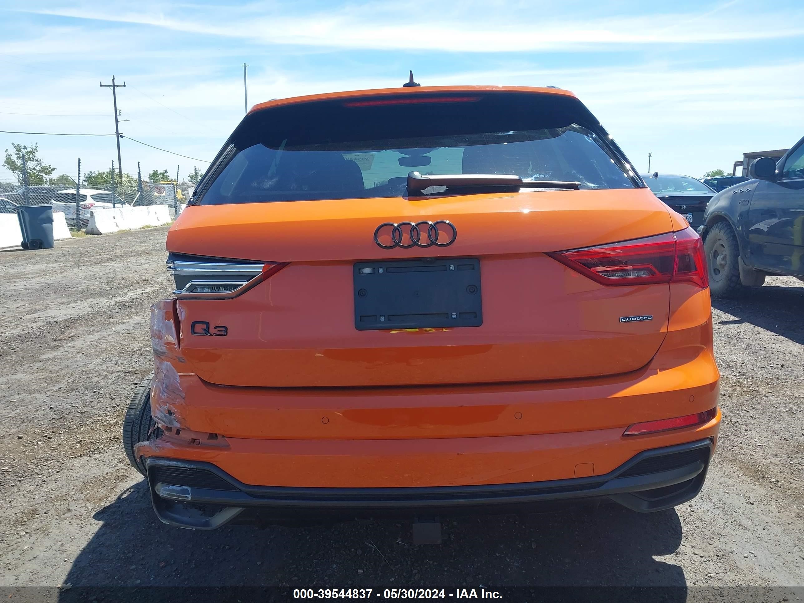 Photo 16 VIN: WA1EECF38N1071047 - AUDI Q3 