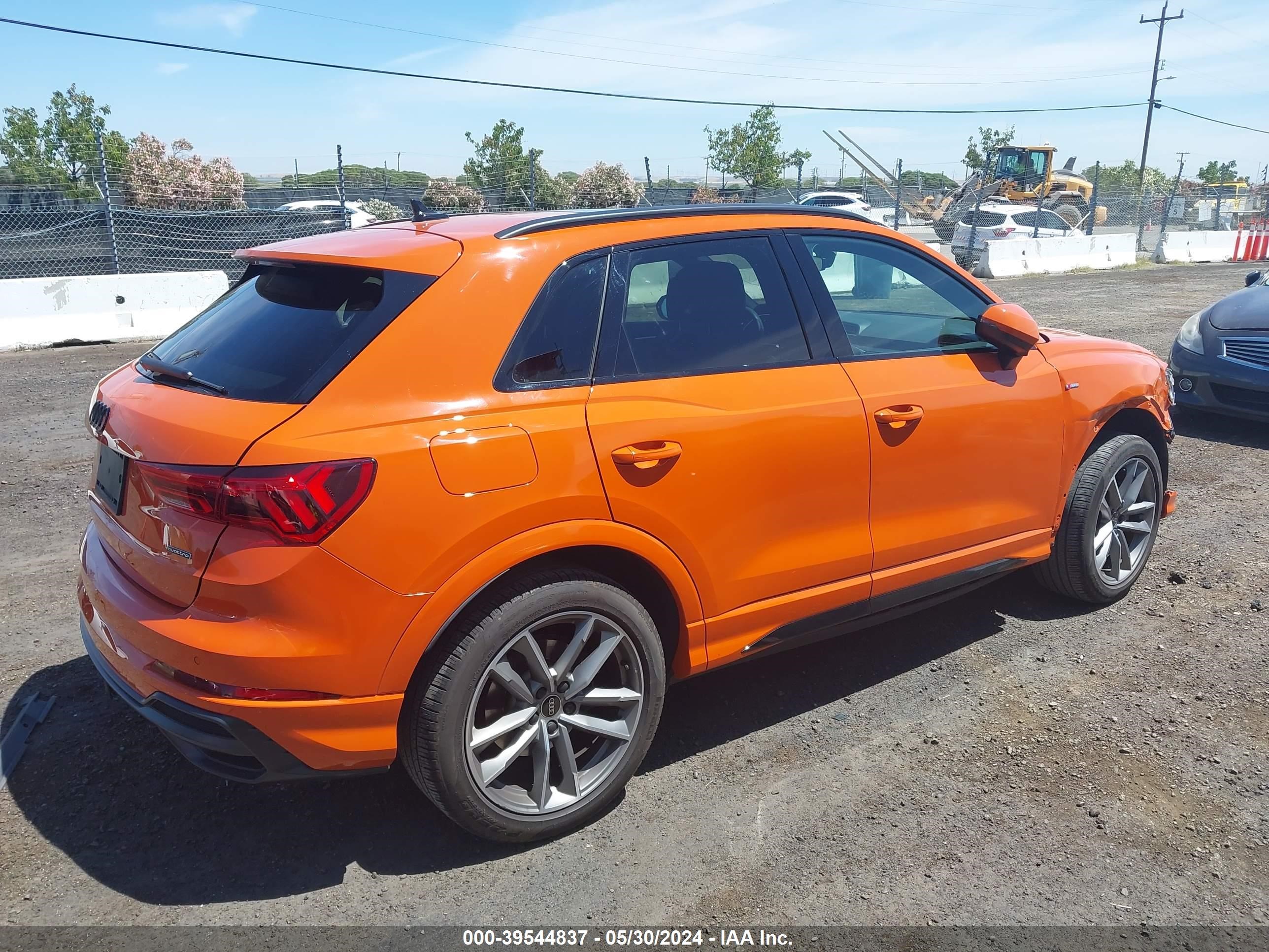 Photo 3 VIN: WA1EECF38N1071047 - AUDI Q3 