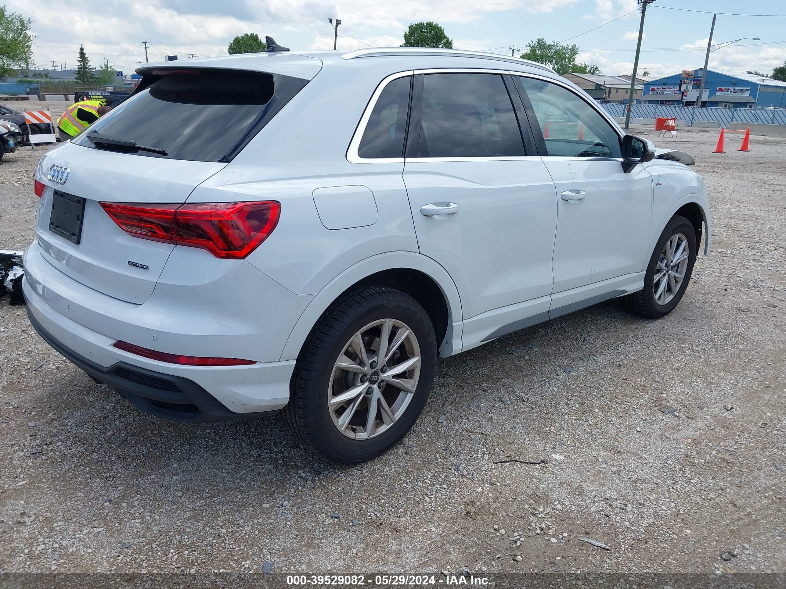 Photo 3 VIN: WA1EECF38P1136711 - AUDI Q3 