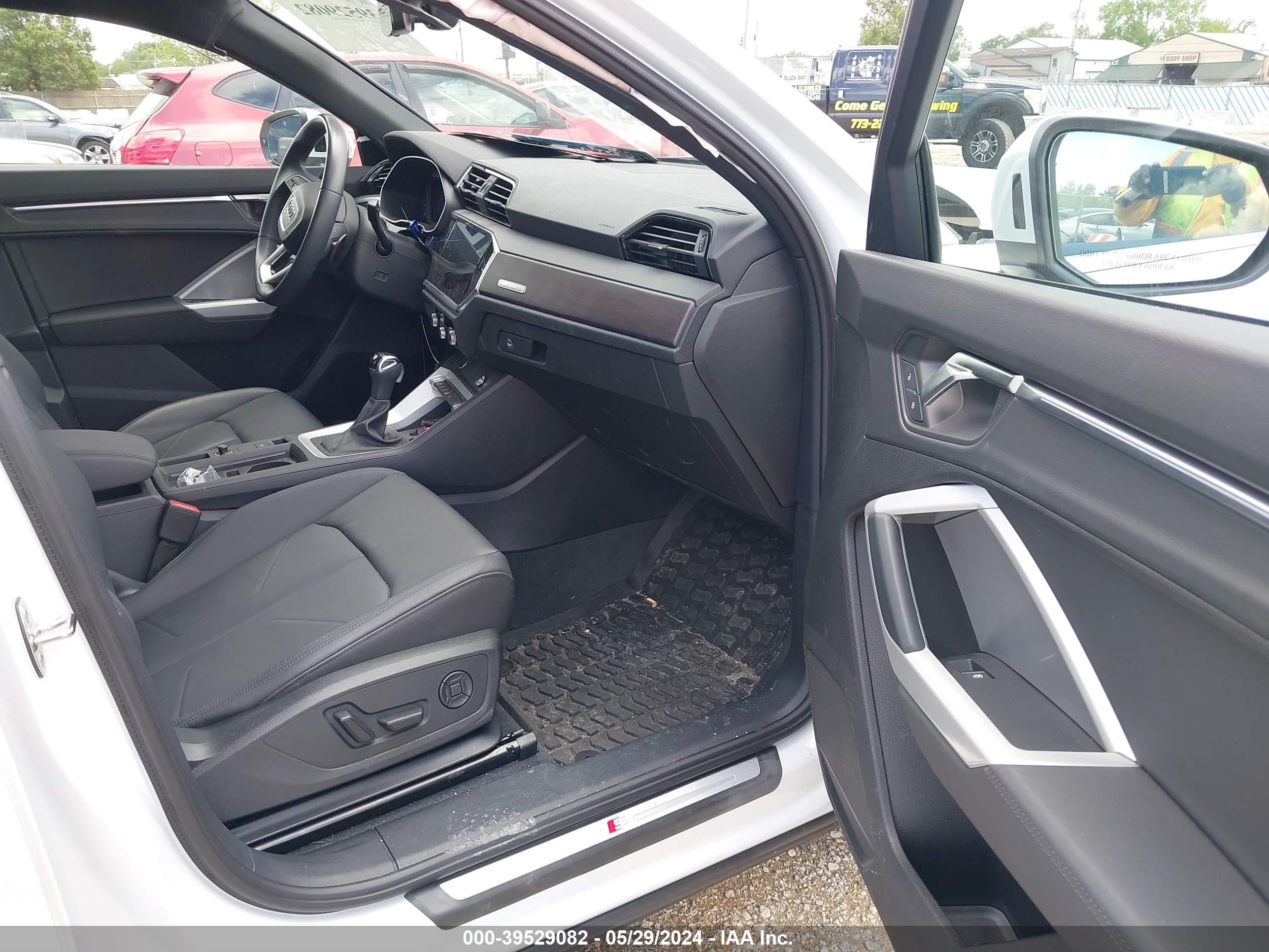 Photo 4 VIN: WA1EECF38P1136711 - AUDI Q3 