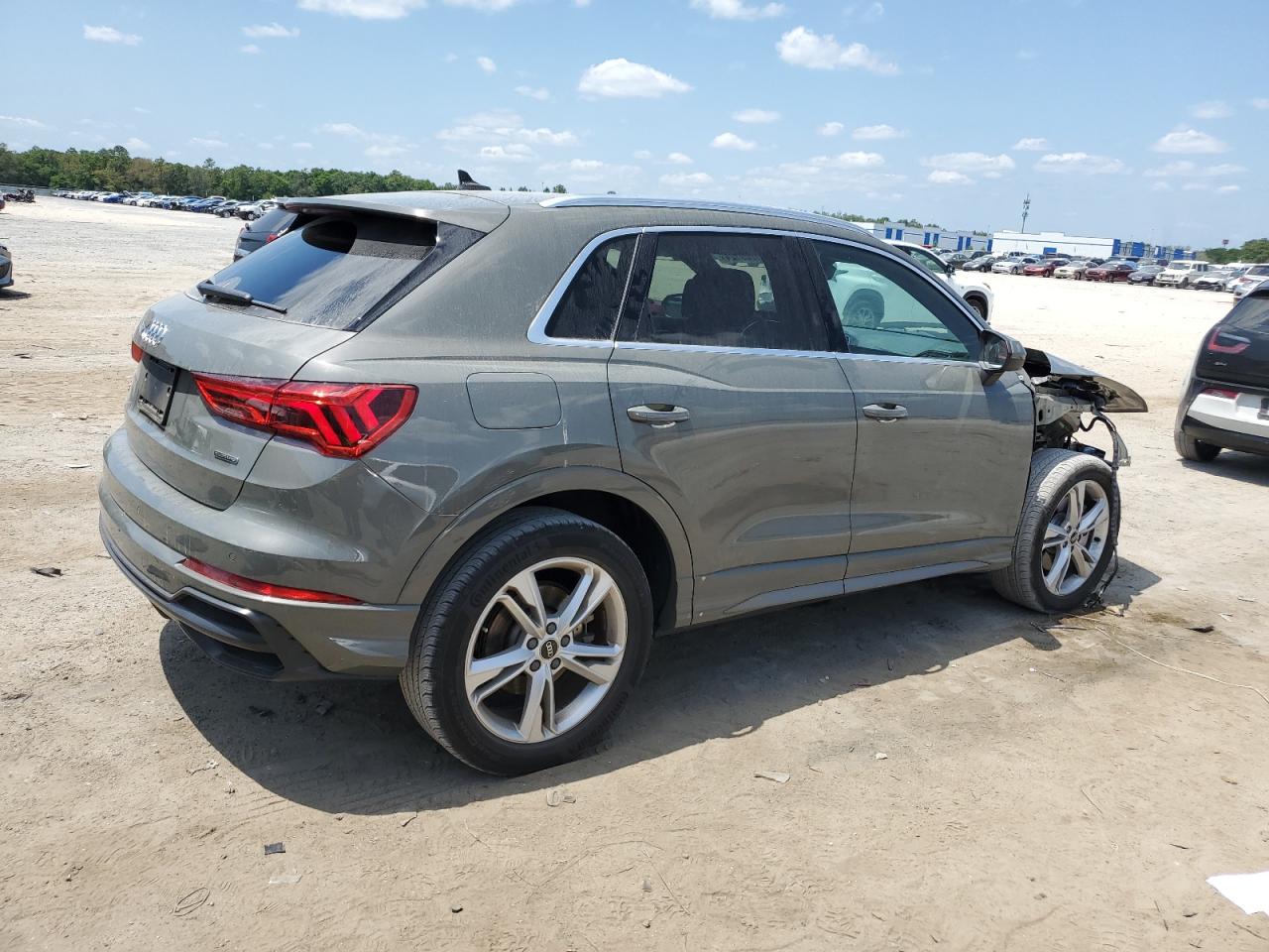 Photo 2 VIN: WA1EECF3XN1081952 - AUDI Q3 