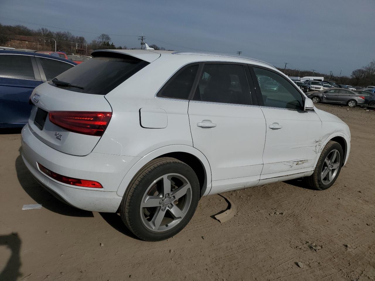 Photo 2 VIN: WA1EFCFS0FR011786 - AUDI Q3 