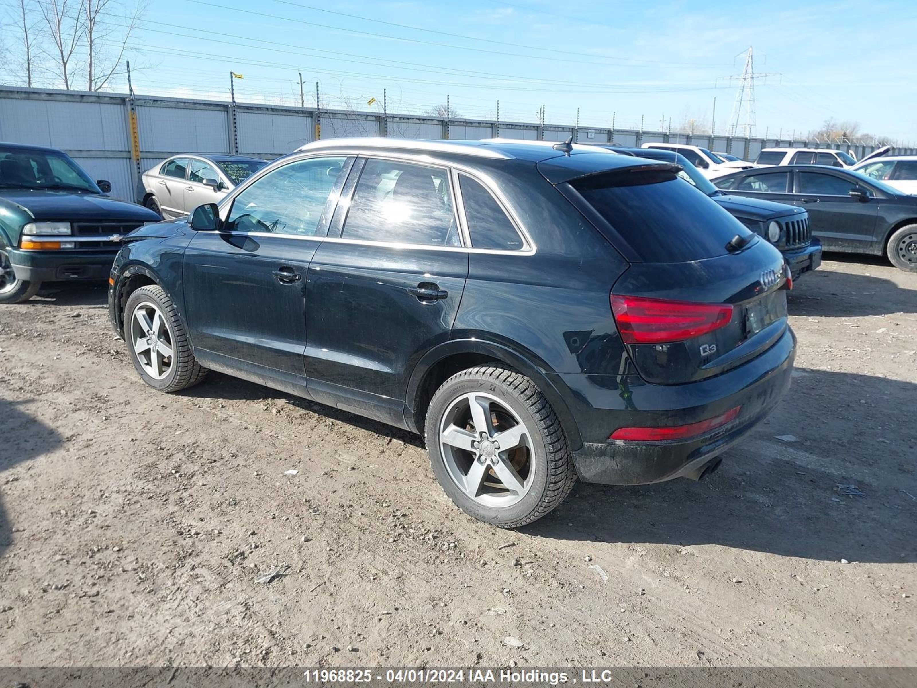 Photo 2 VIN: WA1EFEFS0FR001612 - AUDI Q3 