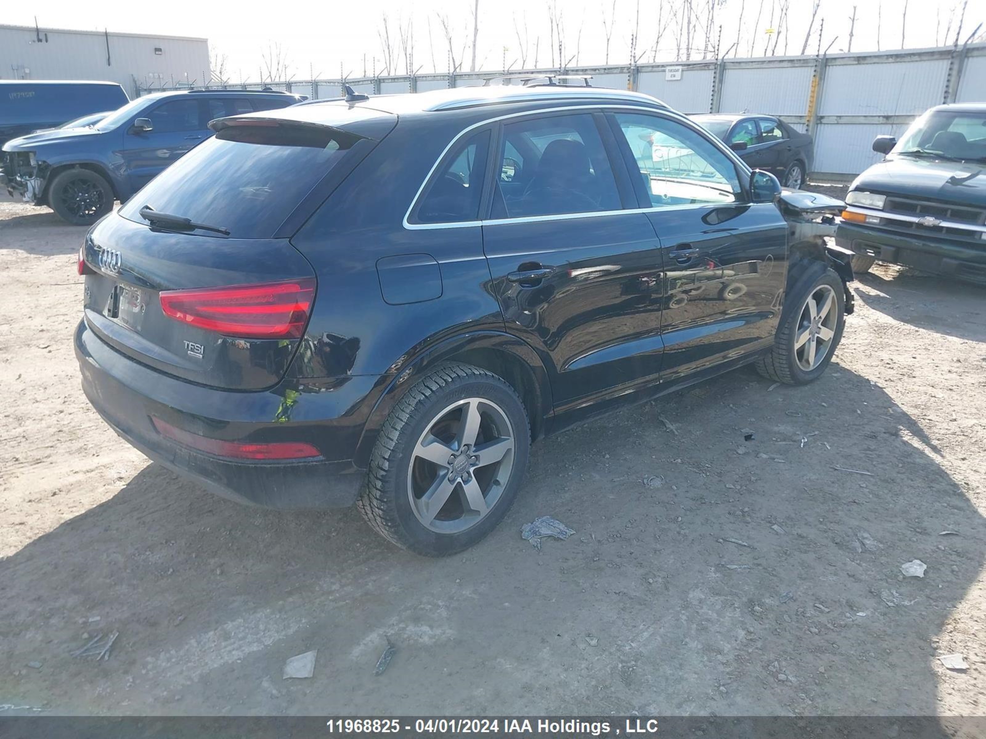 Photo 3 VIN: WA1EFEFS0FR001612 - AUDI Q3 