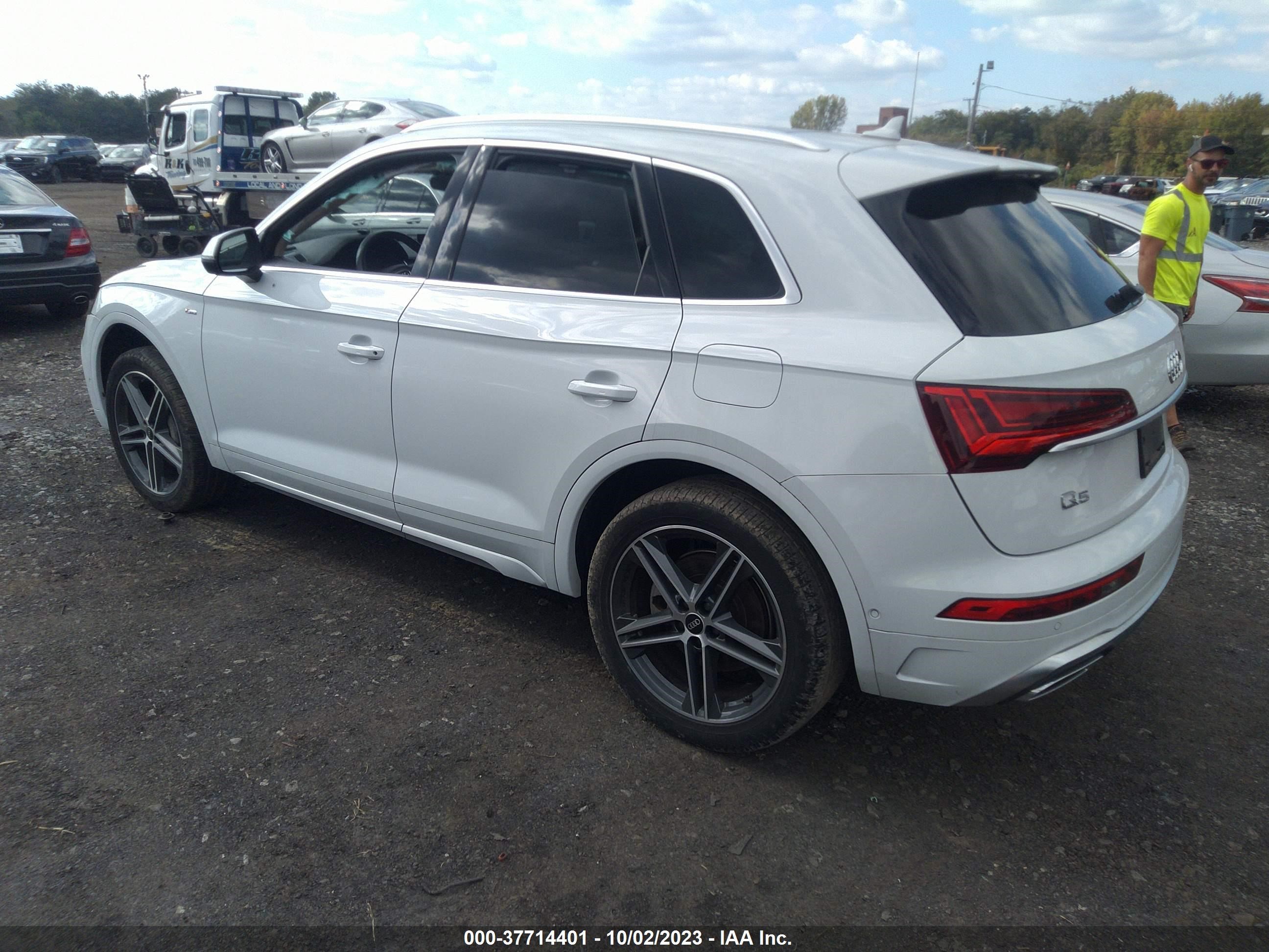 Photo 2 VIN: WA1F2BFY4M2097804 - AUDI Q5 