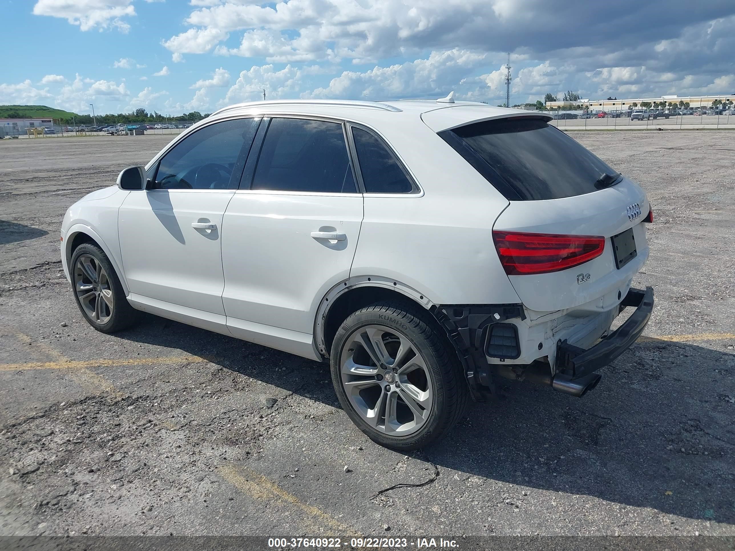 Photo 2 VIN: WA1FFCFS7FR013622 - AUDI Q3 