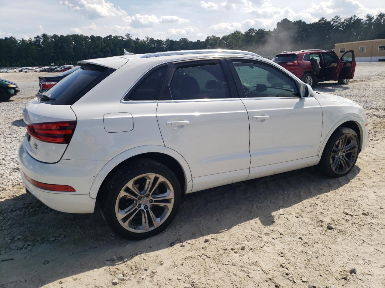 Photo 2 VIN: WA1GFCFS8FR010619 - AUDI Q3 