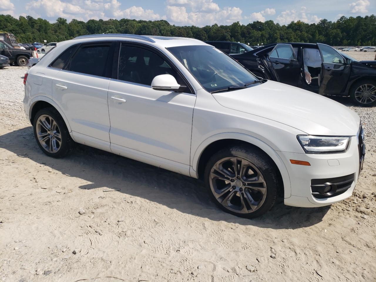 Photo 3 VIN: WA1GFCFS8FR010619 - AUDI Q3 