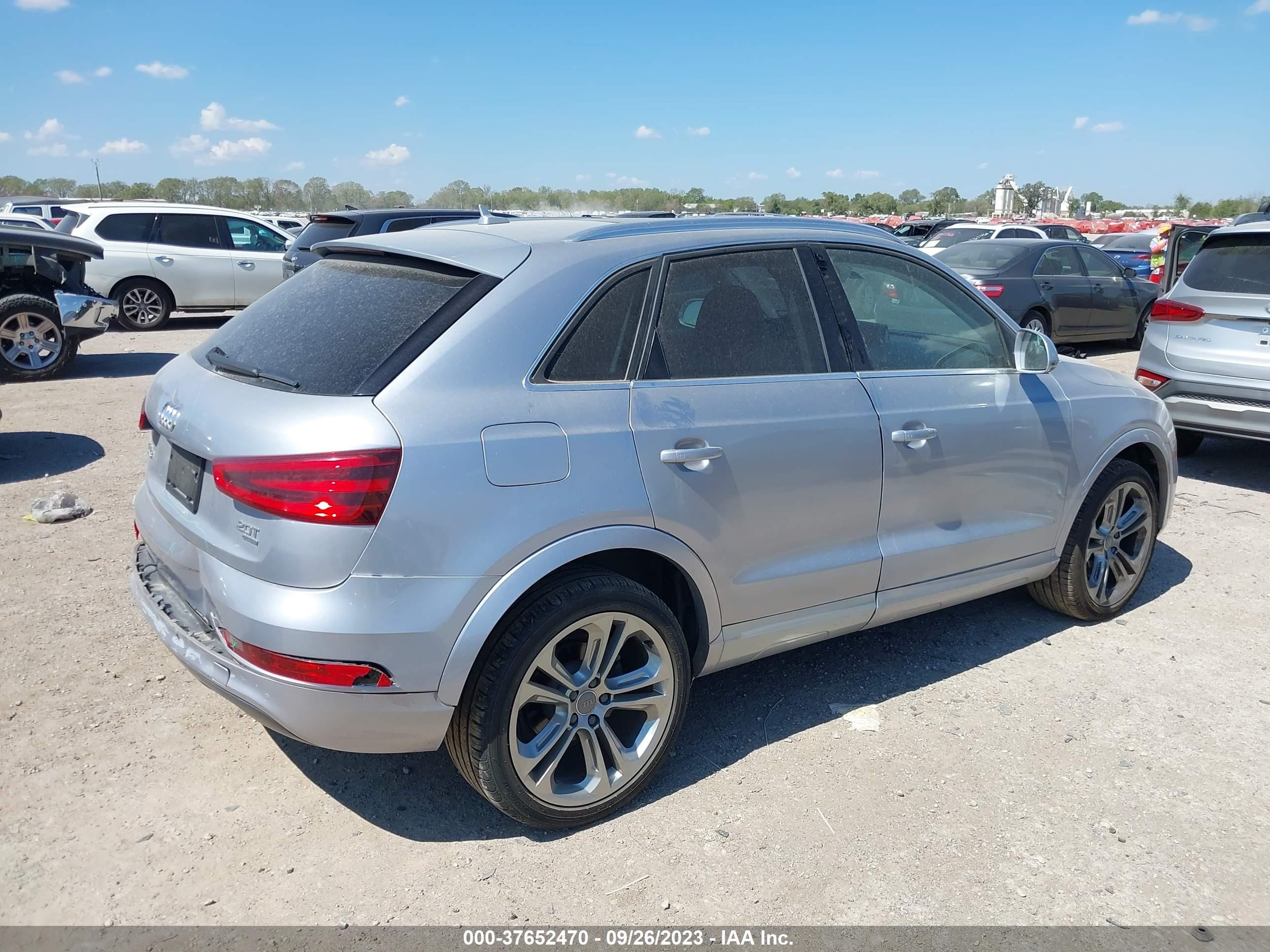 Photo 3 VIN: WA1GFCFSXFR010590 - AUDI Q3 