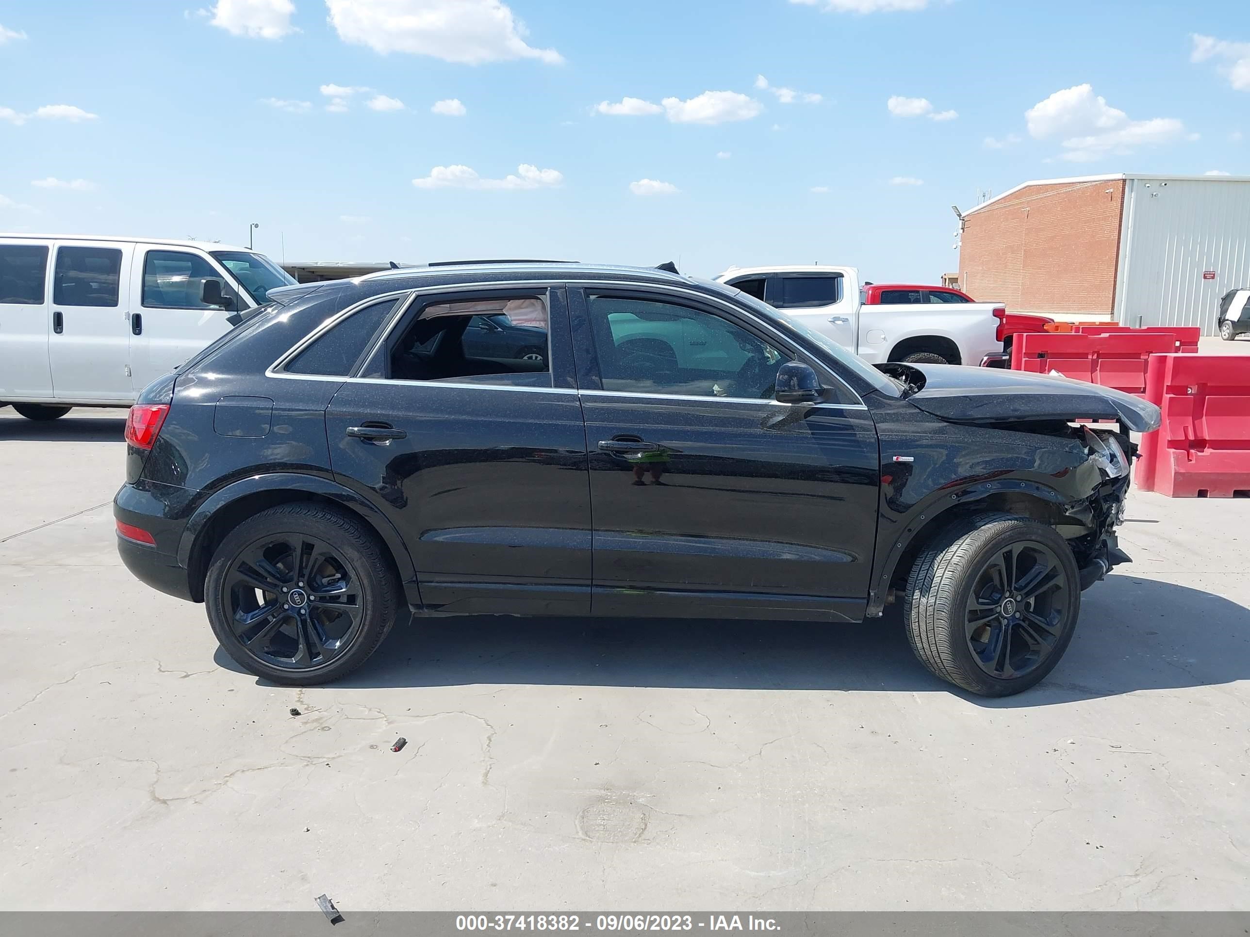 Photo 11 VIN: WA1HCCFSXJR020851 - AUDI Q3 