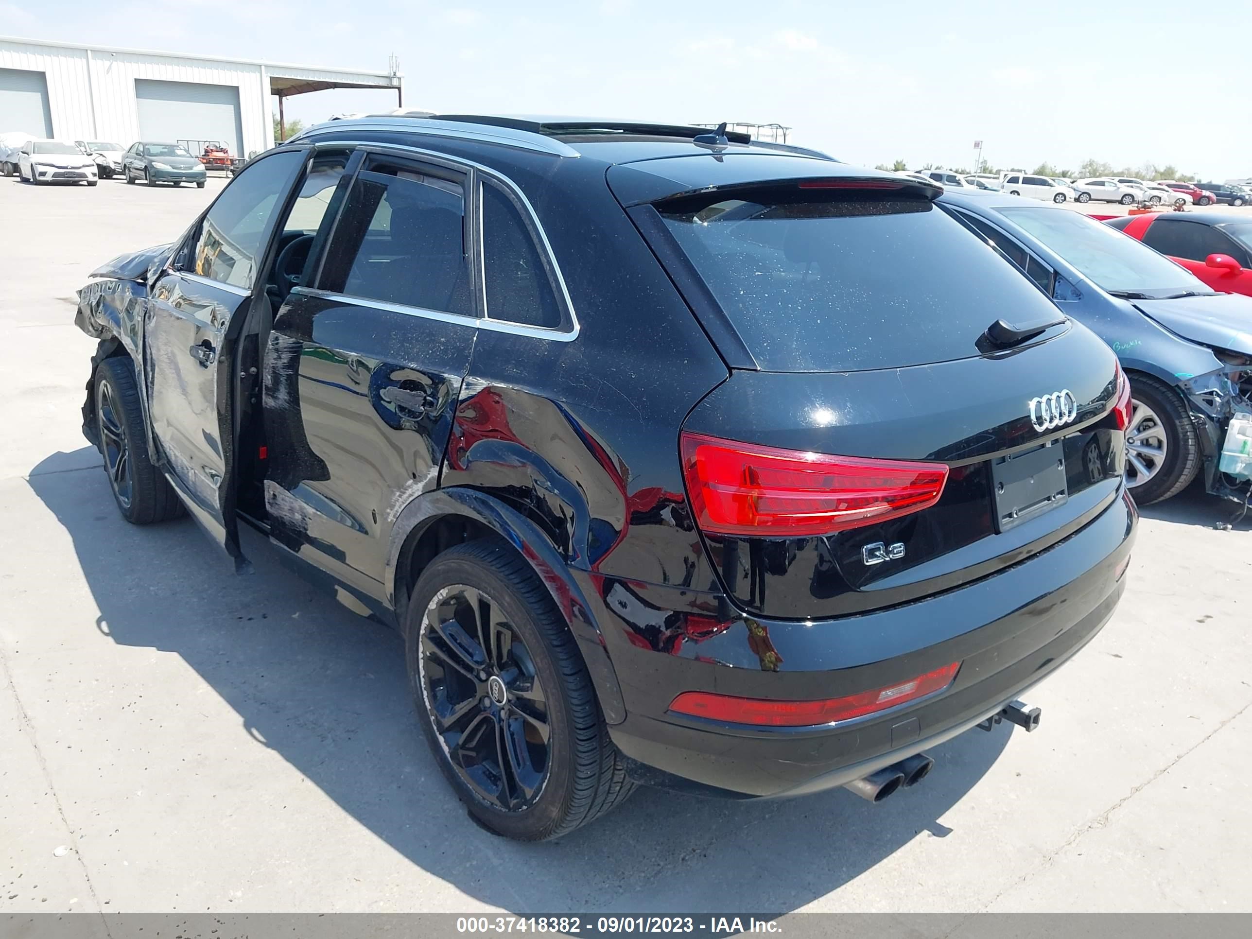 Photo 2 VIN: WA1HCCFSXJR020851 - AUDI Q3 