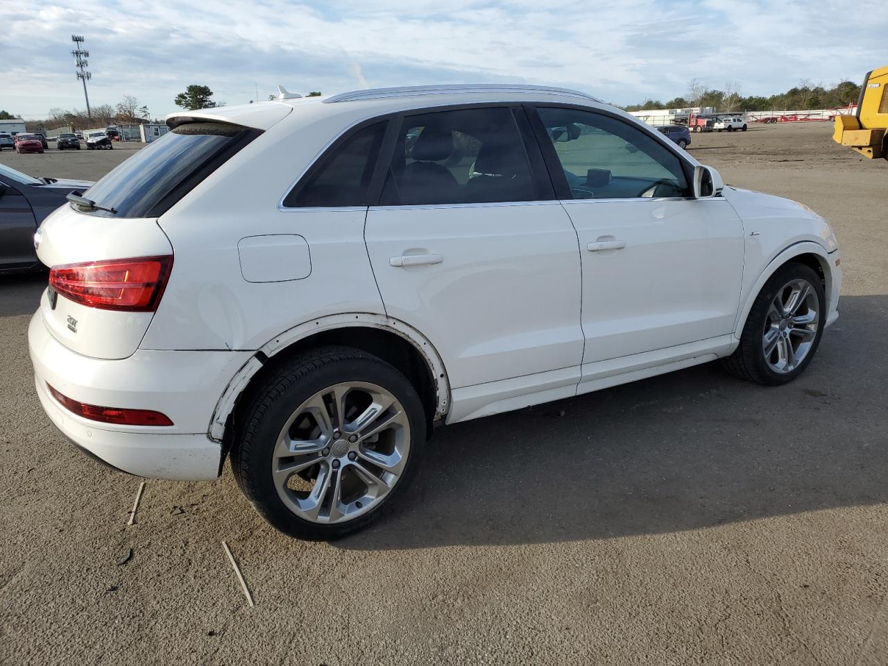 Photo 2 VIN: WA1JCCFS6JR013977 - AUDI Q3 