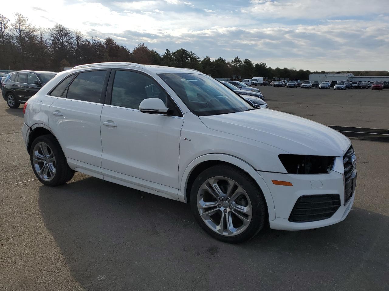 Photo 3 VIN: WA1JCCFS6JR013977 - AUDI Q3 