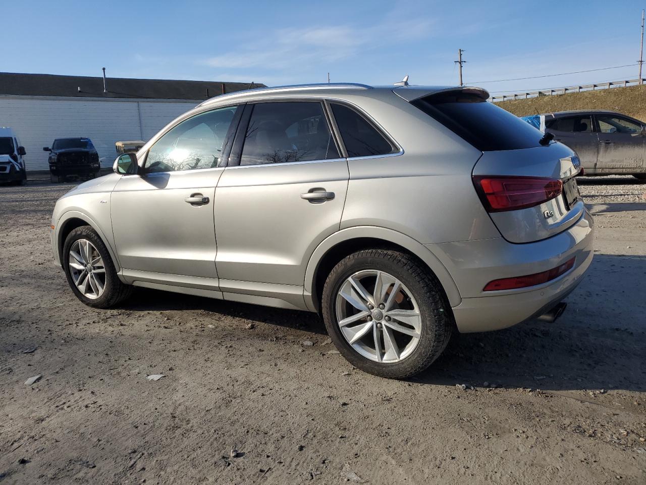 Photo 1 VIN: WA1JCCFS9JR010572 - AUDI Q3 