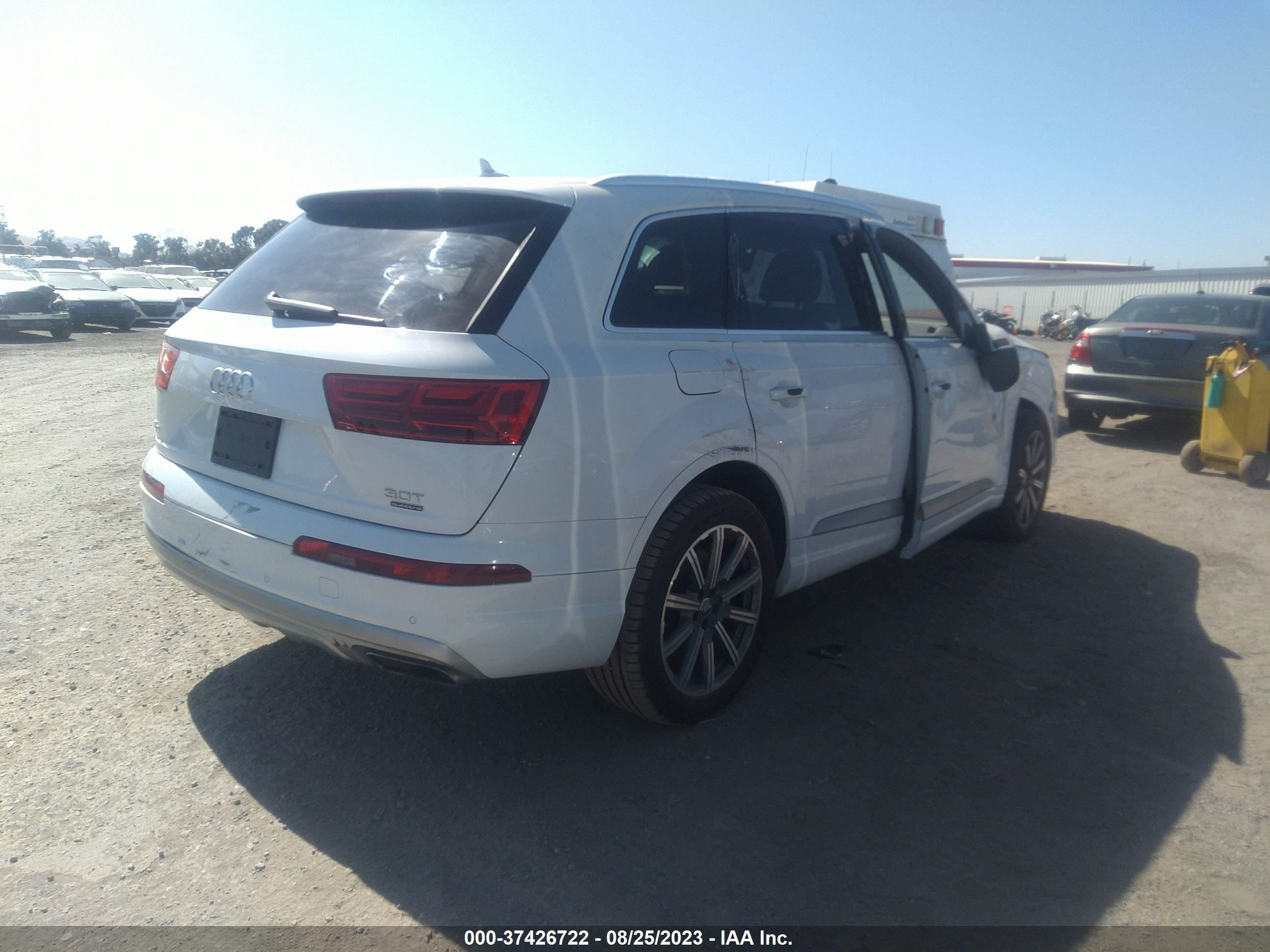 Photo 3 VIN: WA1LAAF71JD052715 - AUDI Q7 