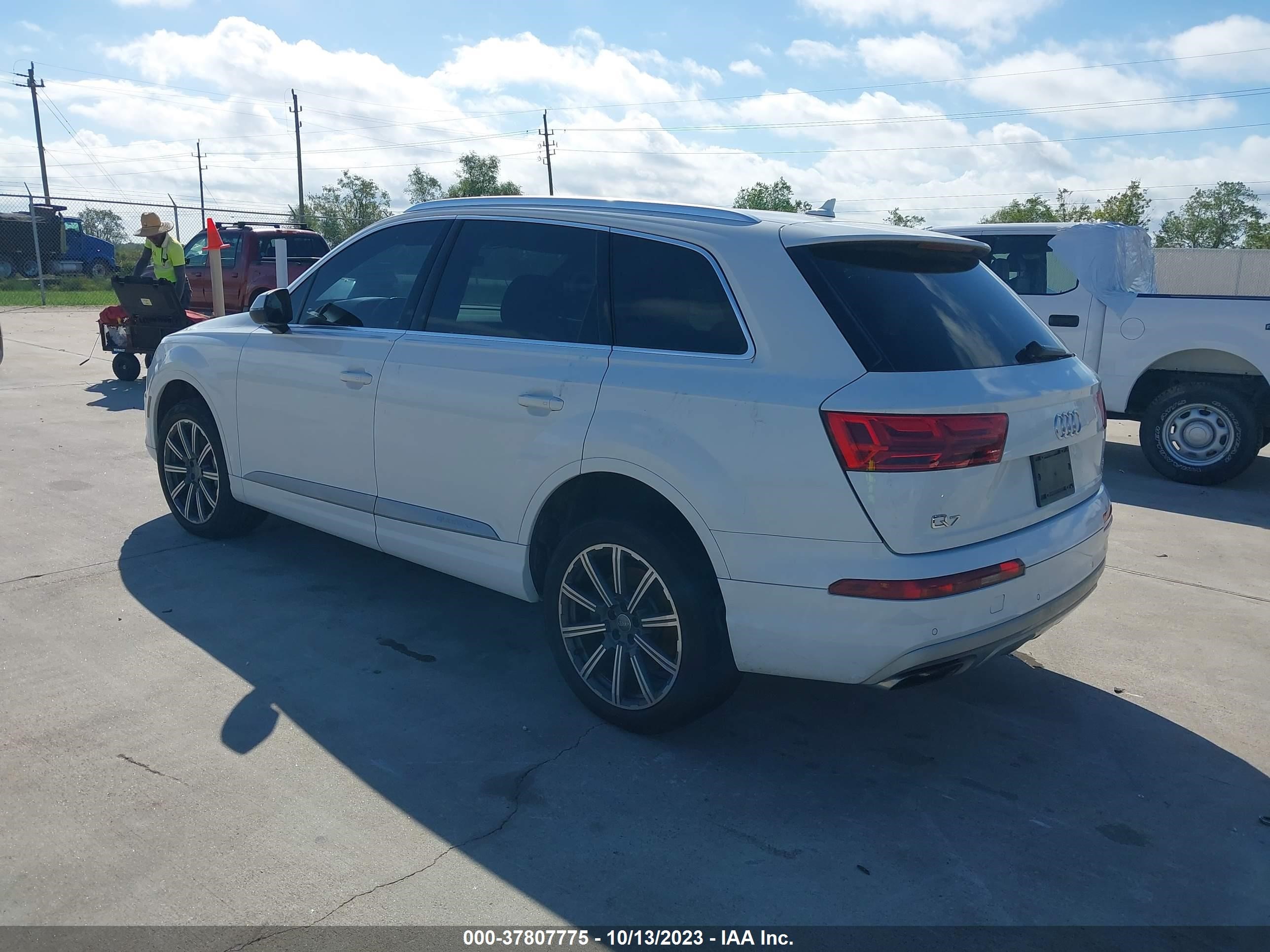 Photo 2 VIN: WA1LAAF75HD012082 - AUDI Q7 