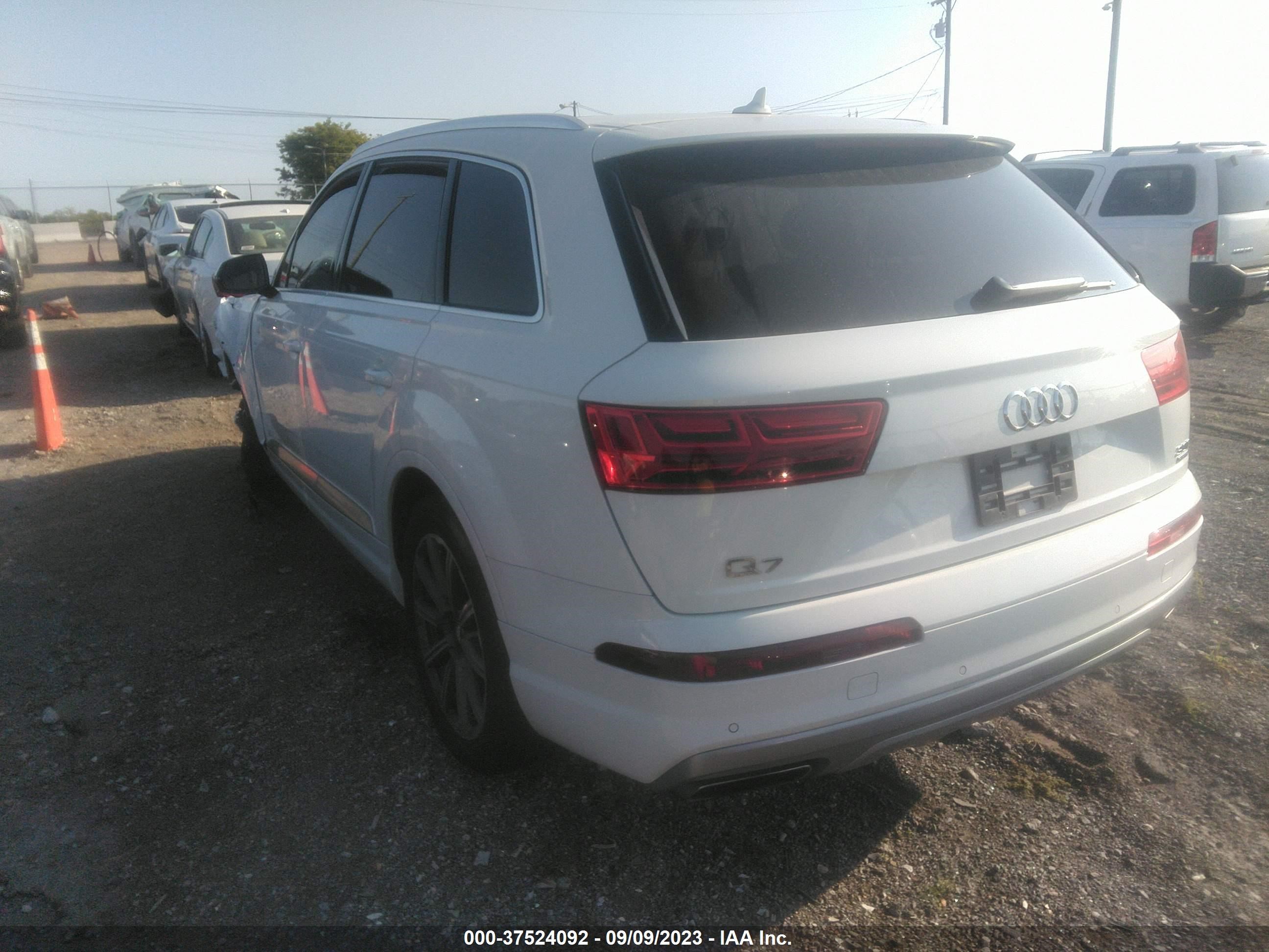 Photo 2 VIN: WA1LAAF78JD039623 - AUDI Q7 