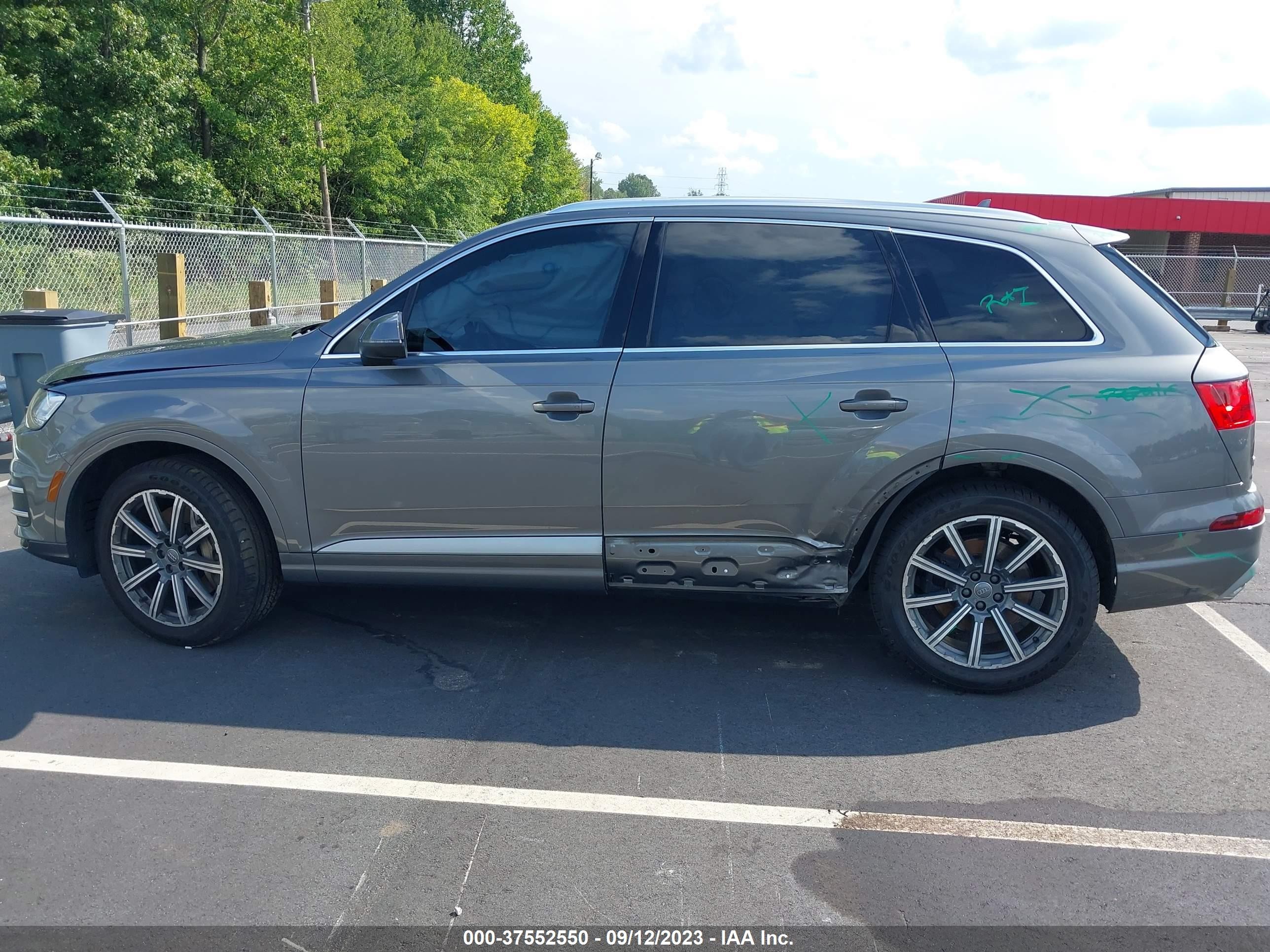 Photo 13 VIN: WA1LAAF7XHD049855 - AUDI Q7 