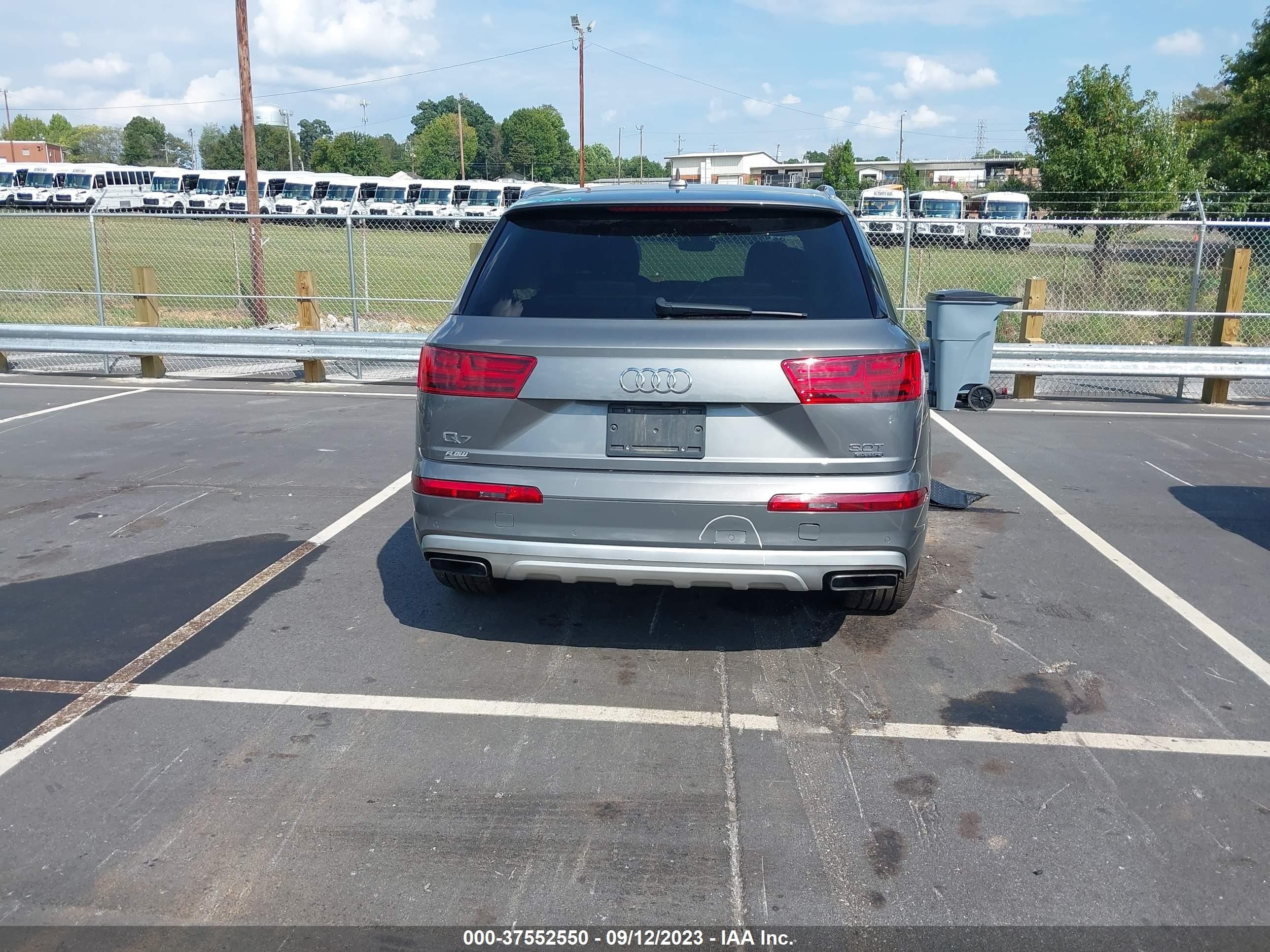 Photo 15 VIN: WA1LAAF7XHD049855 - AUDI Q7 