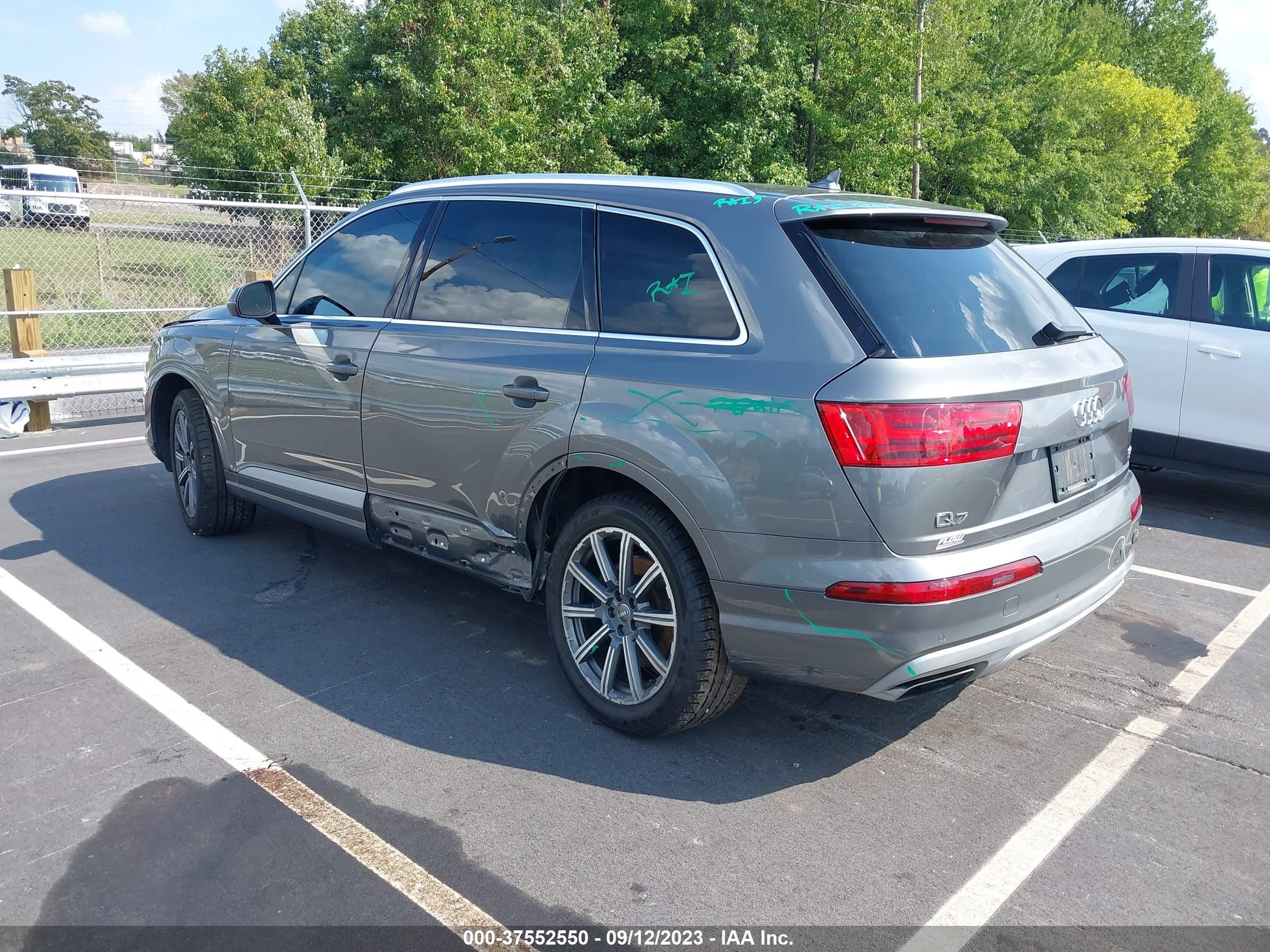 Photo 2 VIN: WA1LAAF7XHD049855 - AUDI Q7 