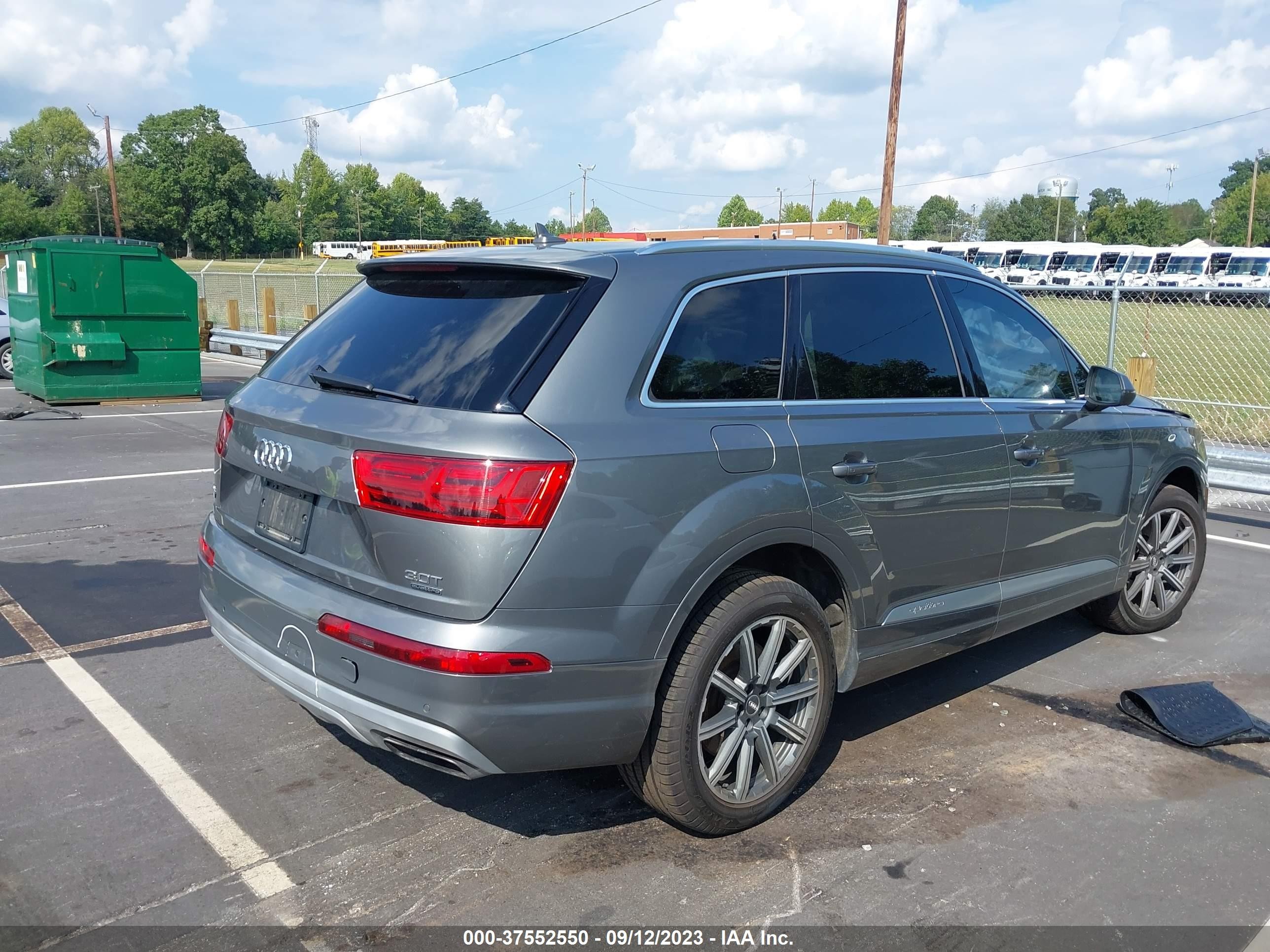 Photo 3 VIN: WA1LAAF7XHD049855 - AUDI Q7 