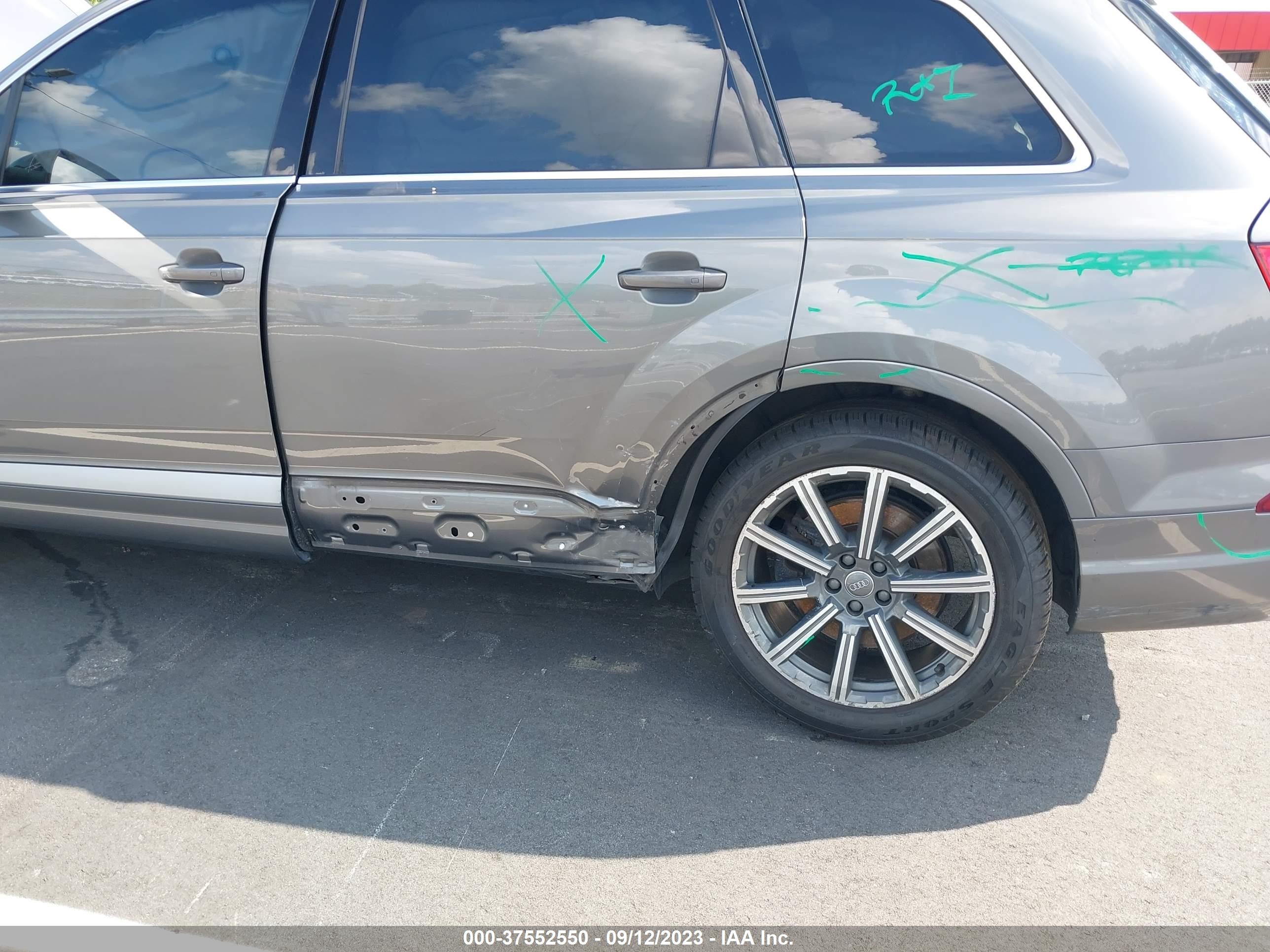 Photo 5 VIN: WA1LAAF7XHD049855 - AUDI Q7 