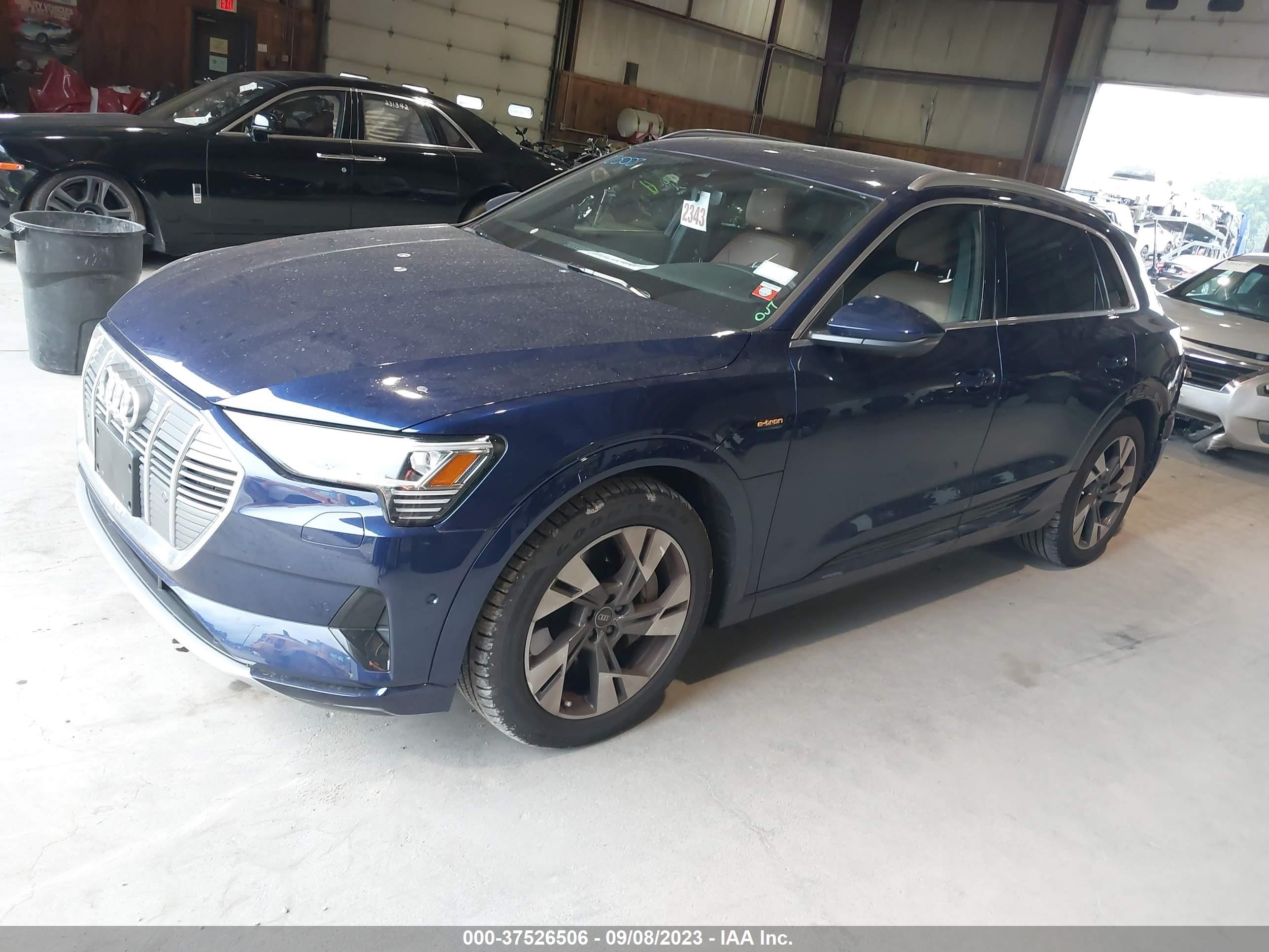 Photo 1 VIN: WA1LAAGE0NB011541 - AUDI E-TRON 