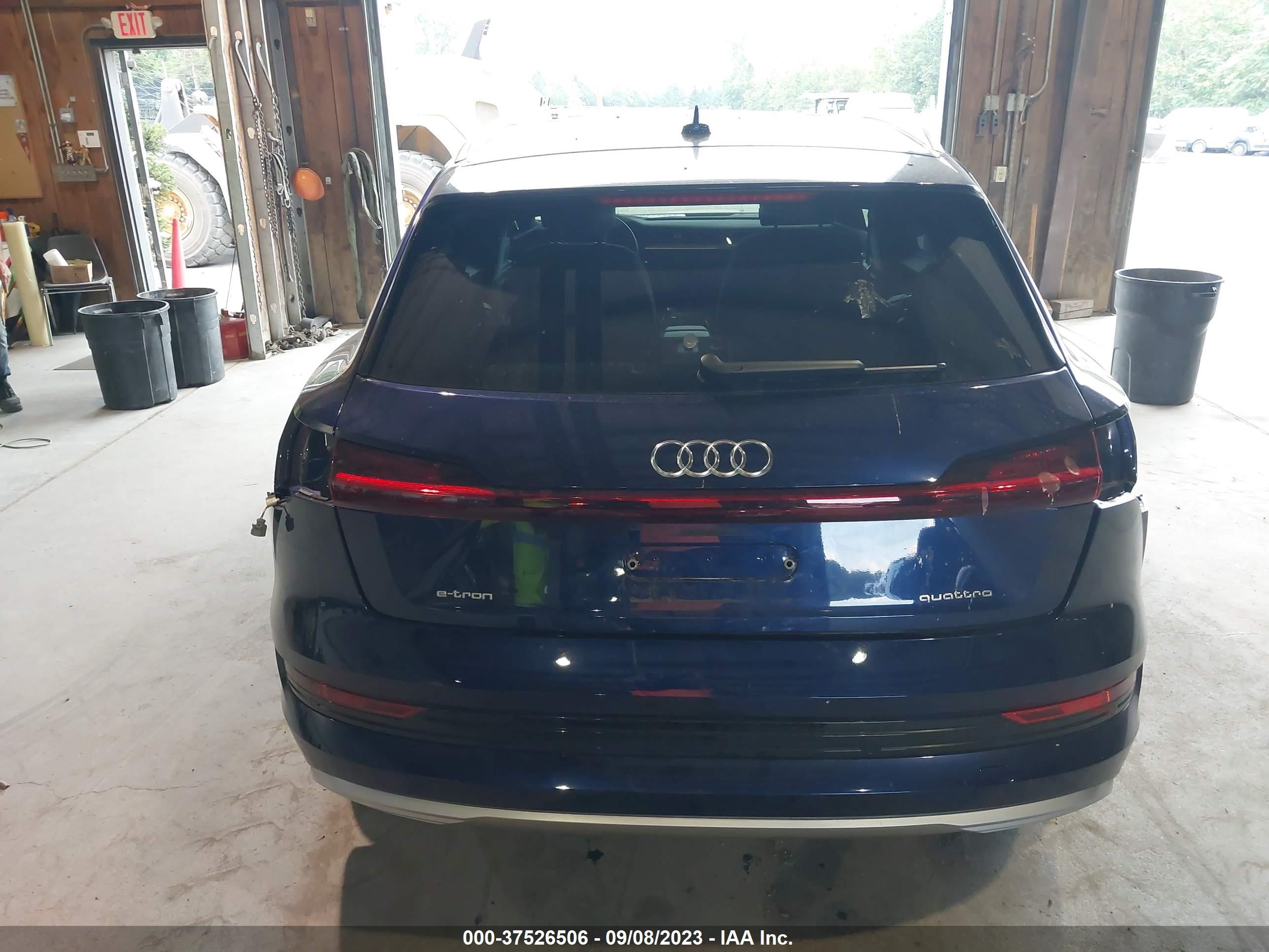 Photo 14 VIN: WA1LAAGE0NB011541 - AUDI E-TRON 