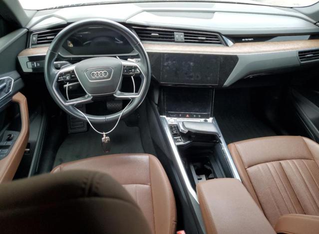 Photo 7 VIN: WA1LAAGE1KB011639 - AUDI E-TRON 