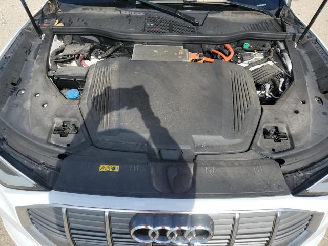 Photo 11 VIN: WA1LAAGE3KB024442 - AUDI E-TRON 