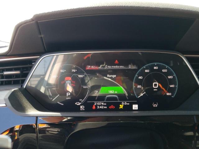 Photo 8 VIN: WA1LAAGE8MB002326 - AUDI E-TRON PRE 