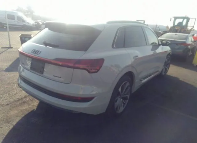 Photo 3 VIN: WA1LAAGEXMB041113 - AUDI E-TRON 