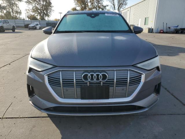 Photo 4 VIN: WA1LABGE6KB018401 - AUDI E-TRON 