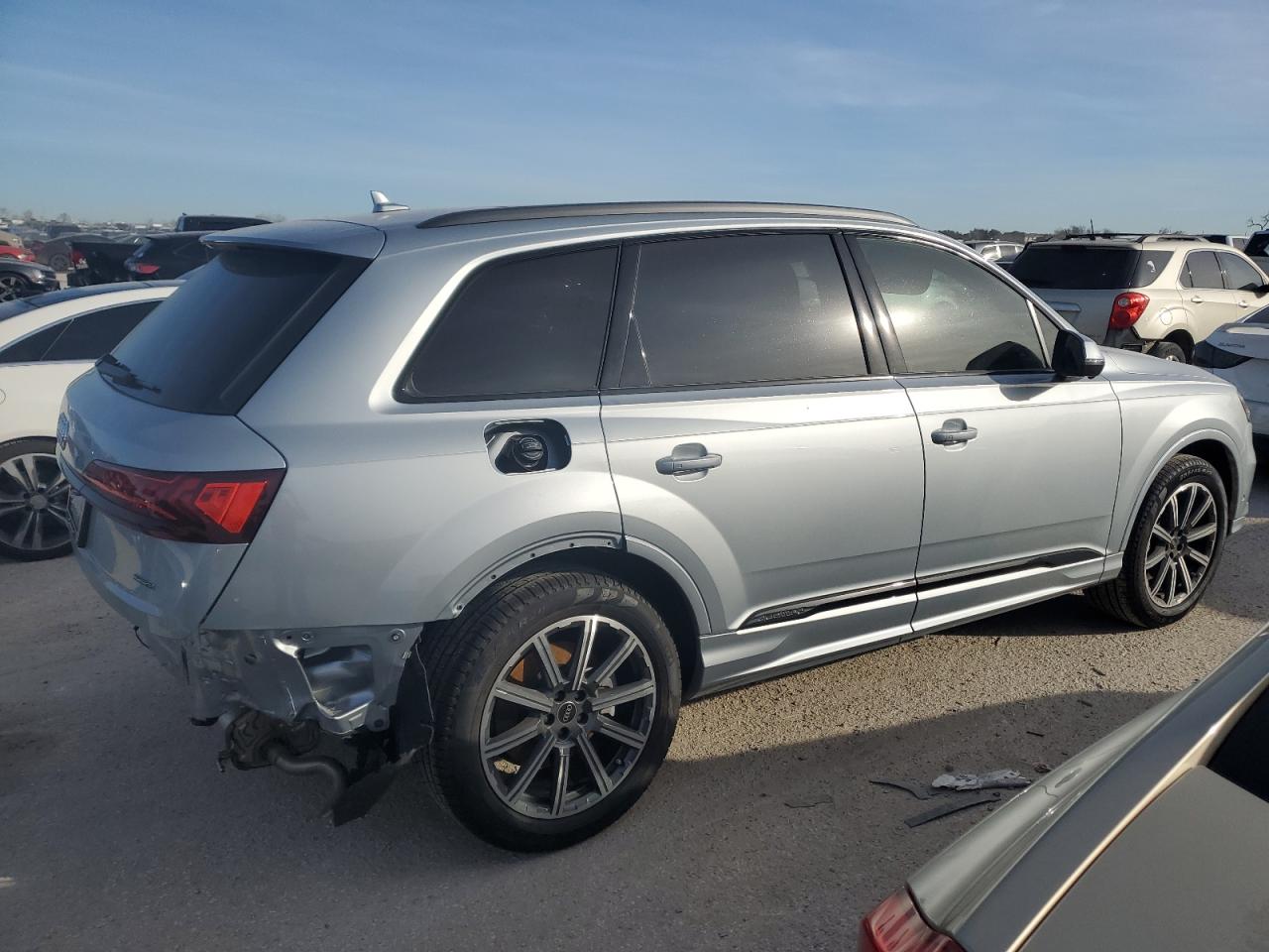 Photo 2 VIN: WA1LCBF72RD003860 - AUDI Q7 