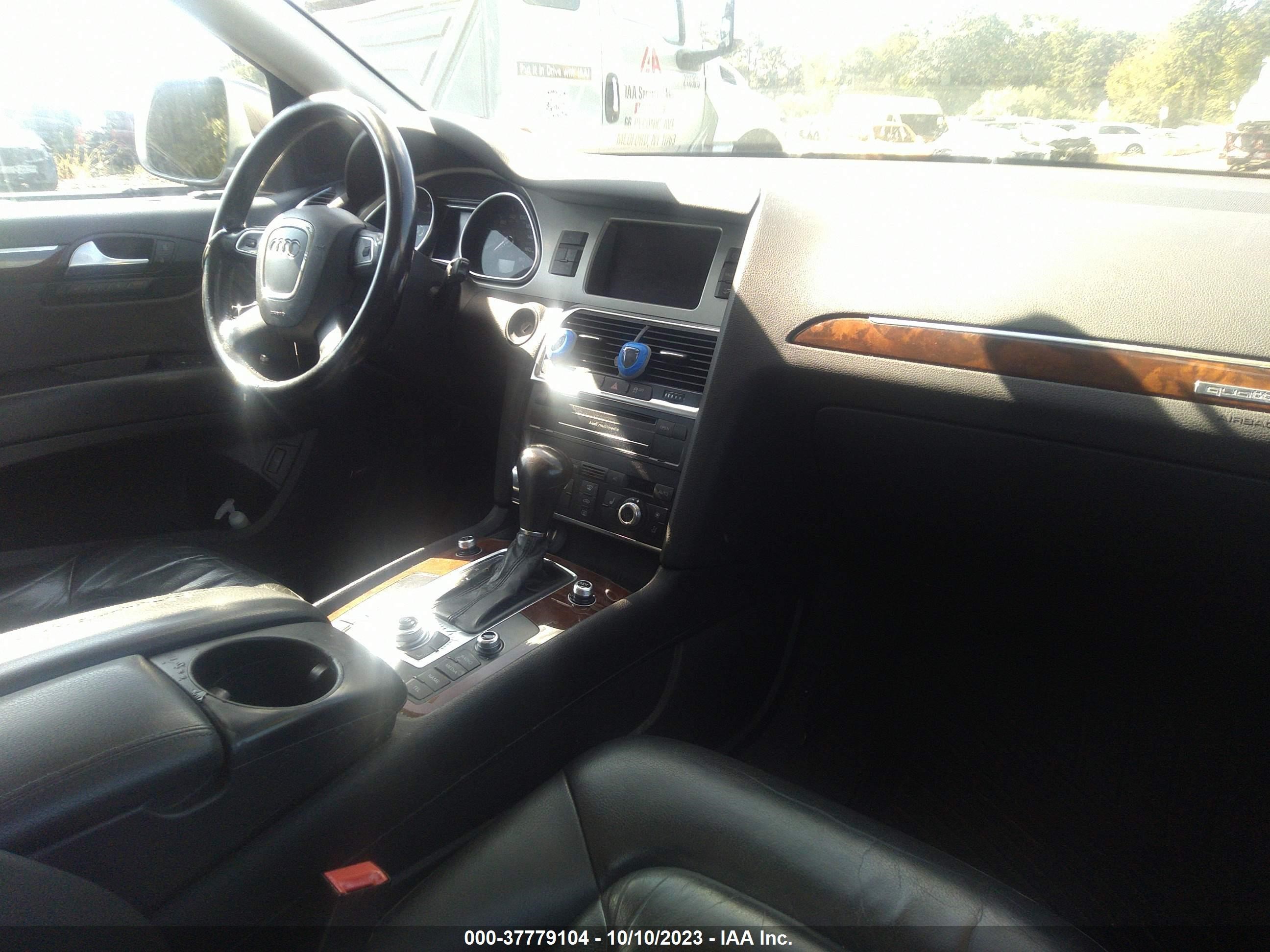 Photo 4 VIN: WA1LGAFE1BD001603 - AUDI Q7 