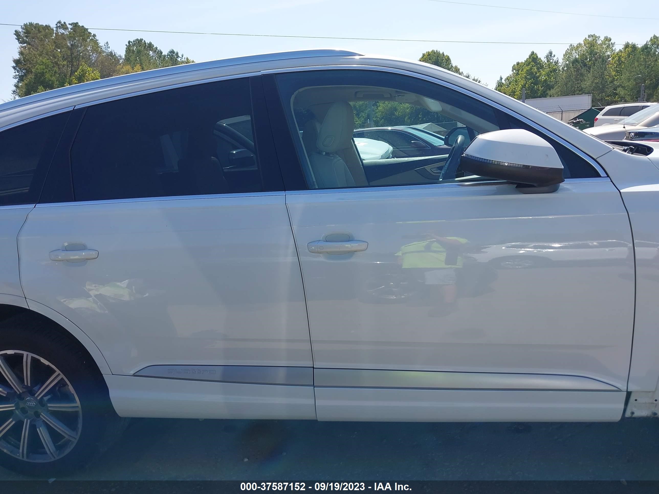 Photo 13 VIN: WA1LHBF70KD041790 - AUDI Q7 