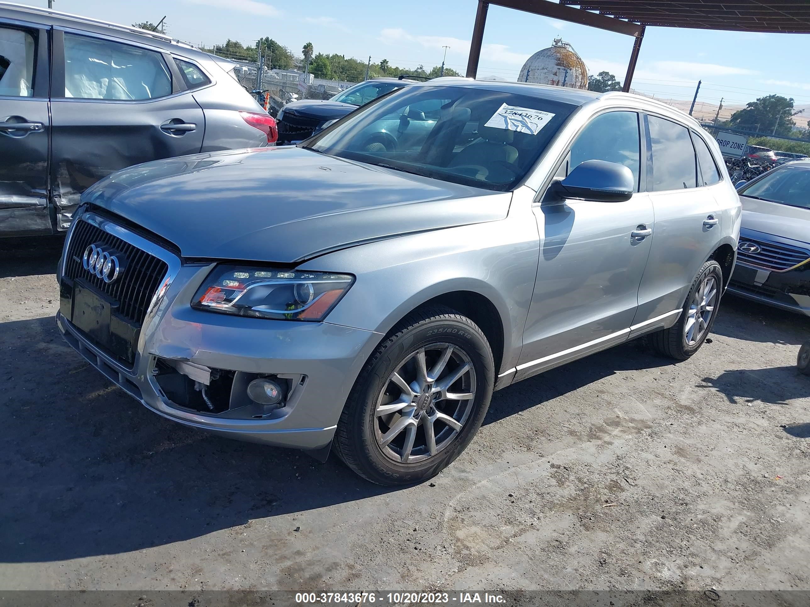 Photo 1 VIN: WA1LKAFP2AA055430 - AUDI Q5 