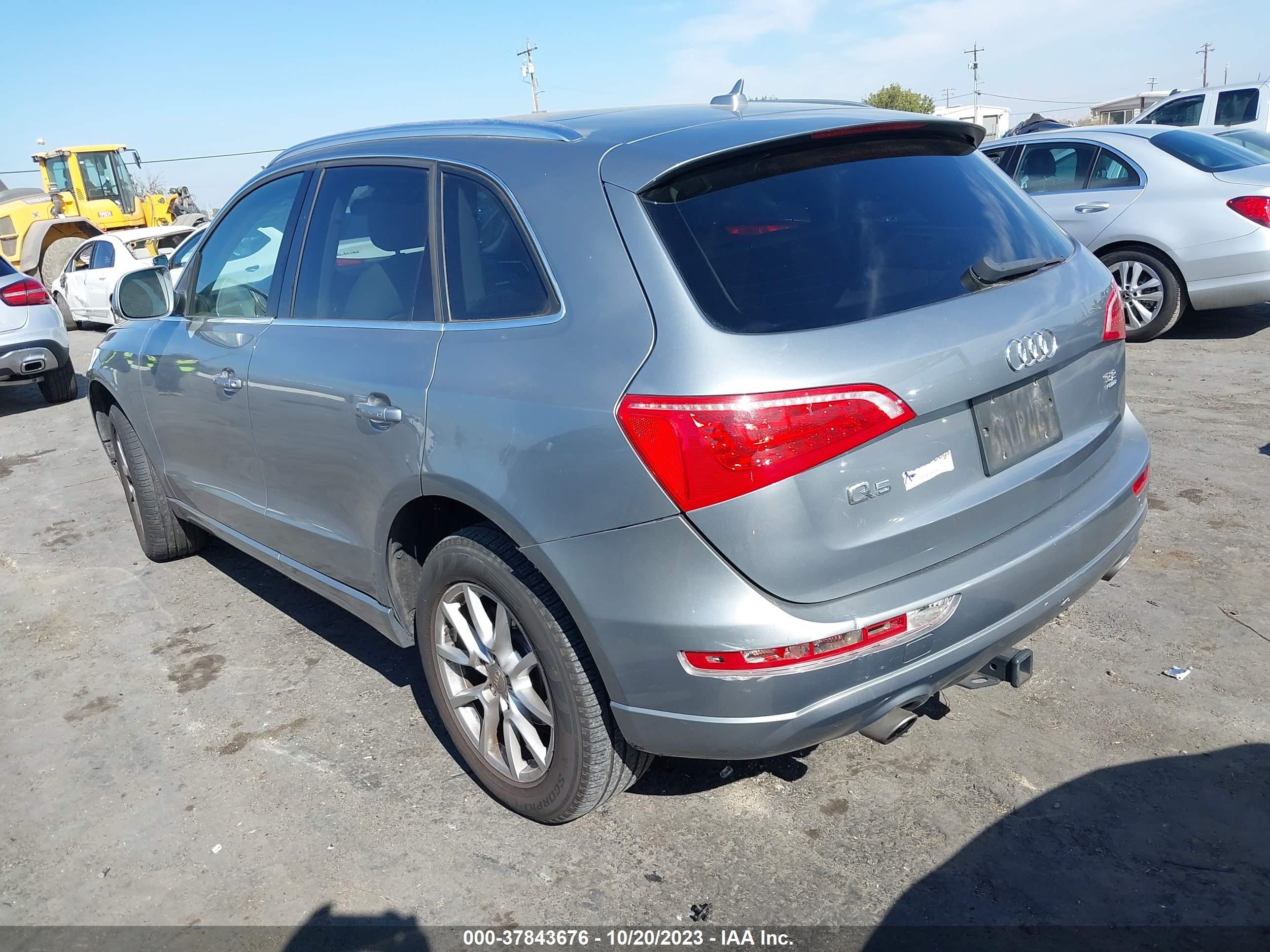 Photo 2 VIN: WA1LKAFP2AA055430 - AUDI Q5 