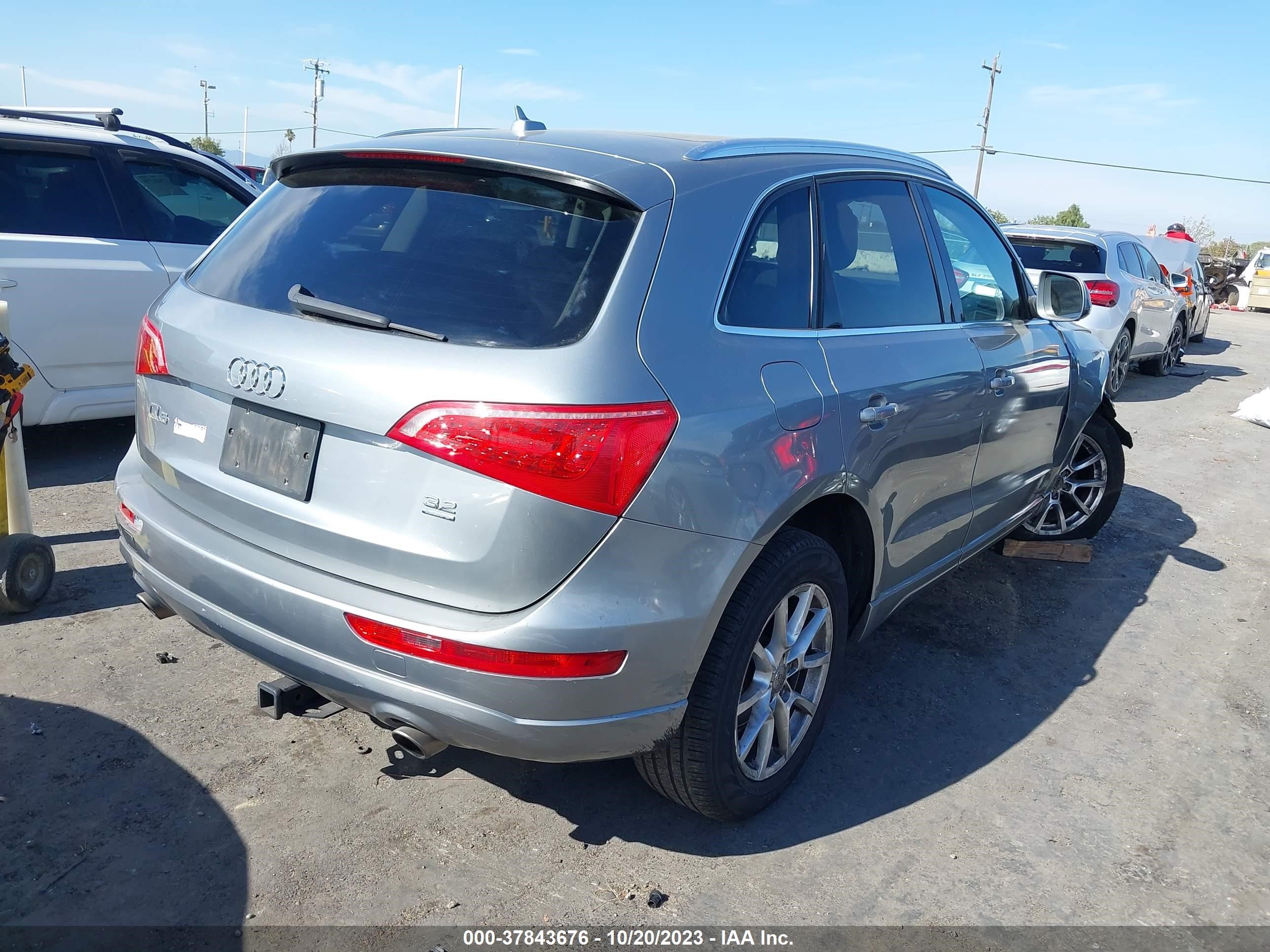 Photo 3 VIN: WA1LKAFP2AA055430 - AUDI Q5 