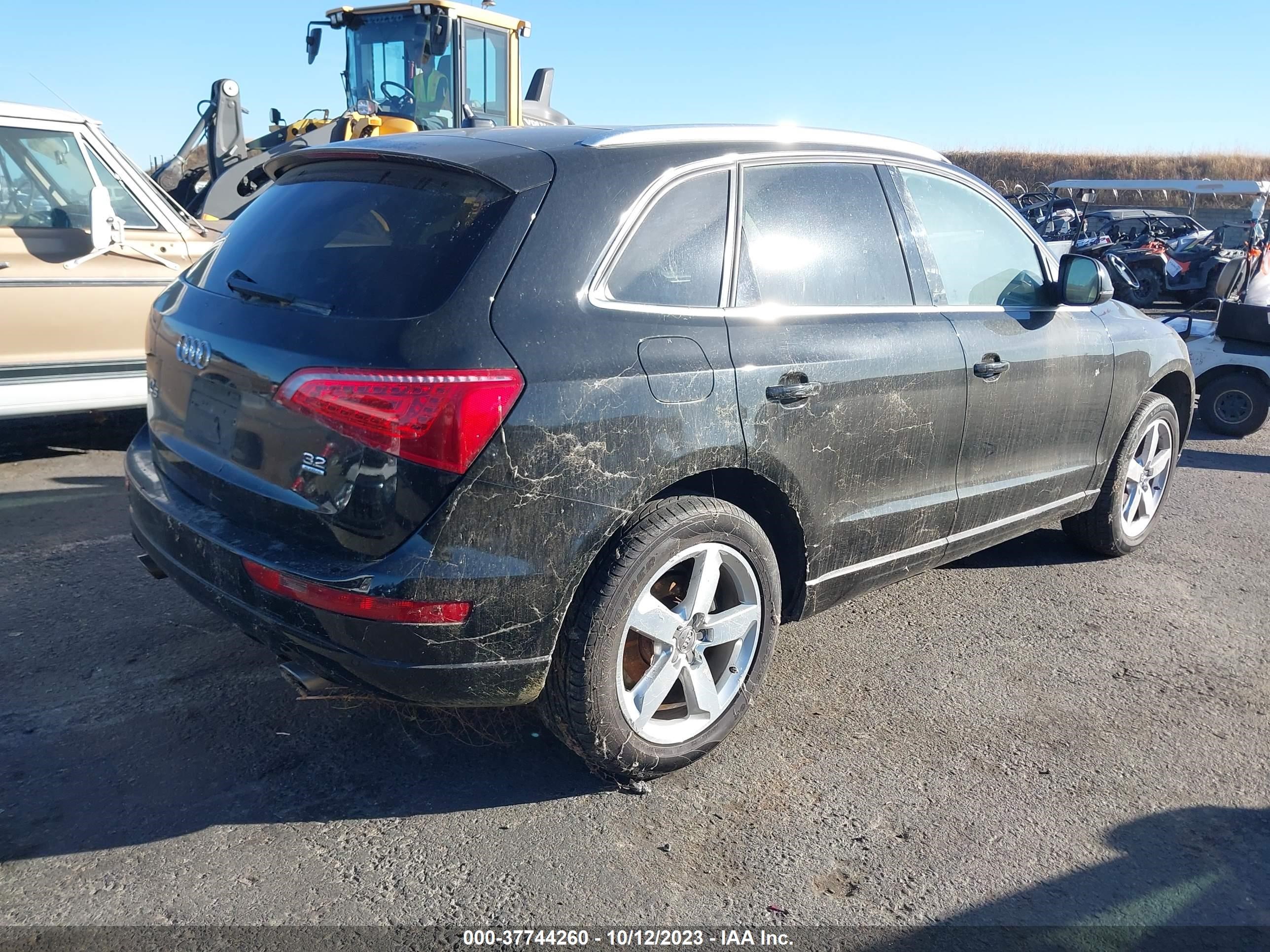 Photo 3 VIN: WA1LKAFP3AA064198 - AUDI Q5 