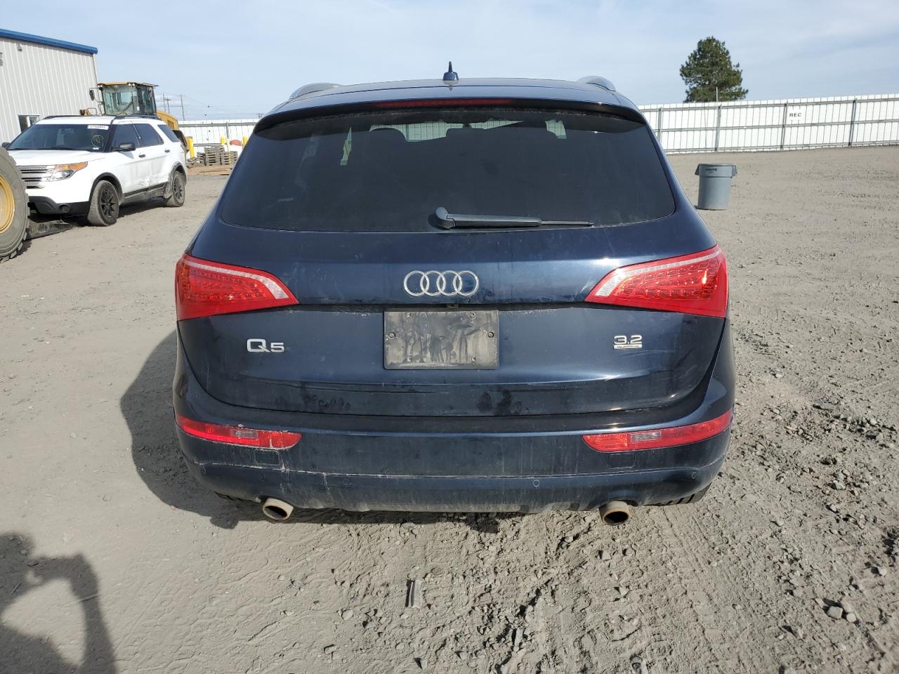 Photo 5 VIN: WA1LKAFP3AA073824 - AUDI Q5 