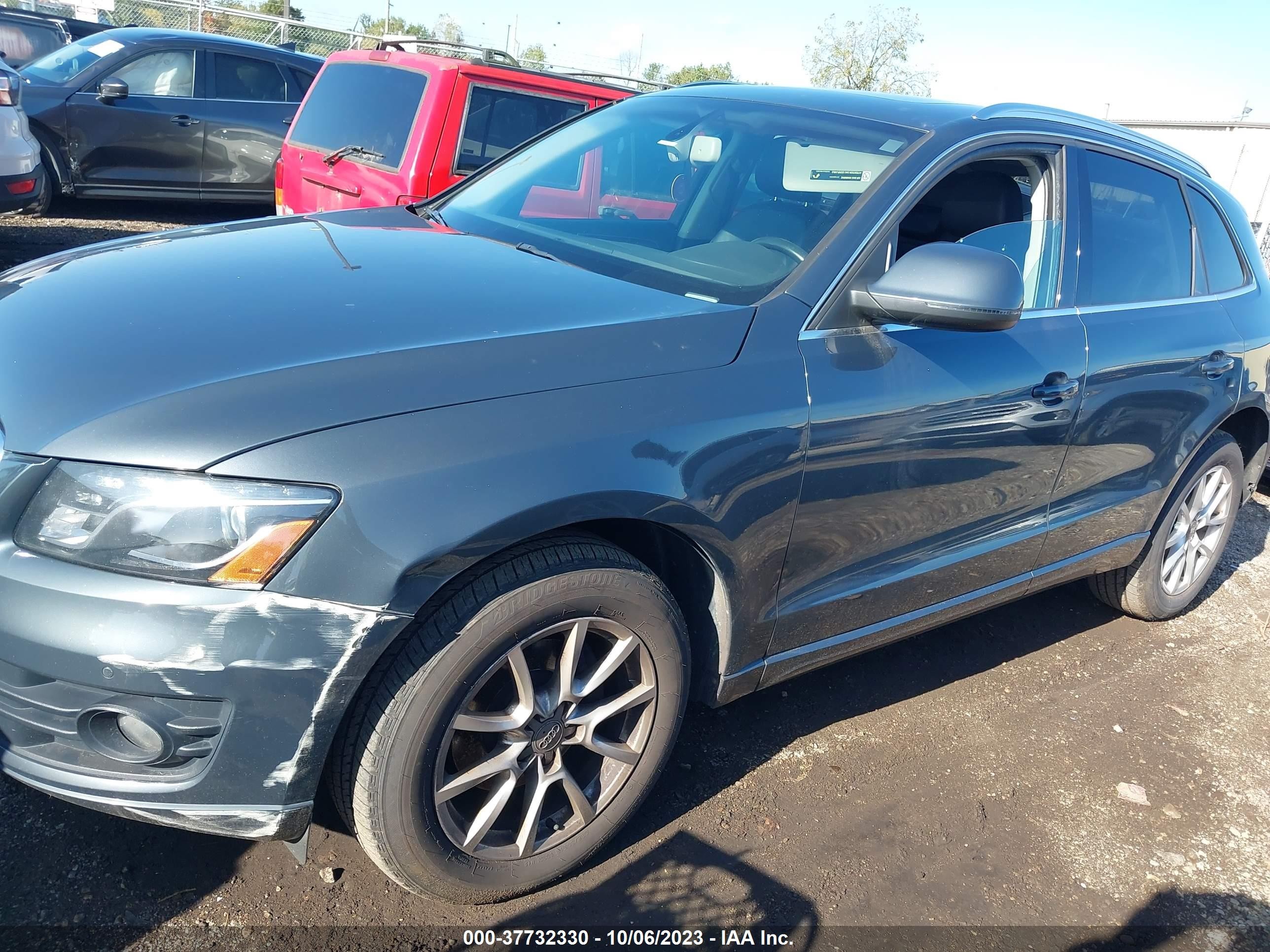 Photo 1 VIN: WA1LKAFP4AA111741 - AUDI Q5 