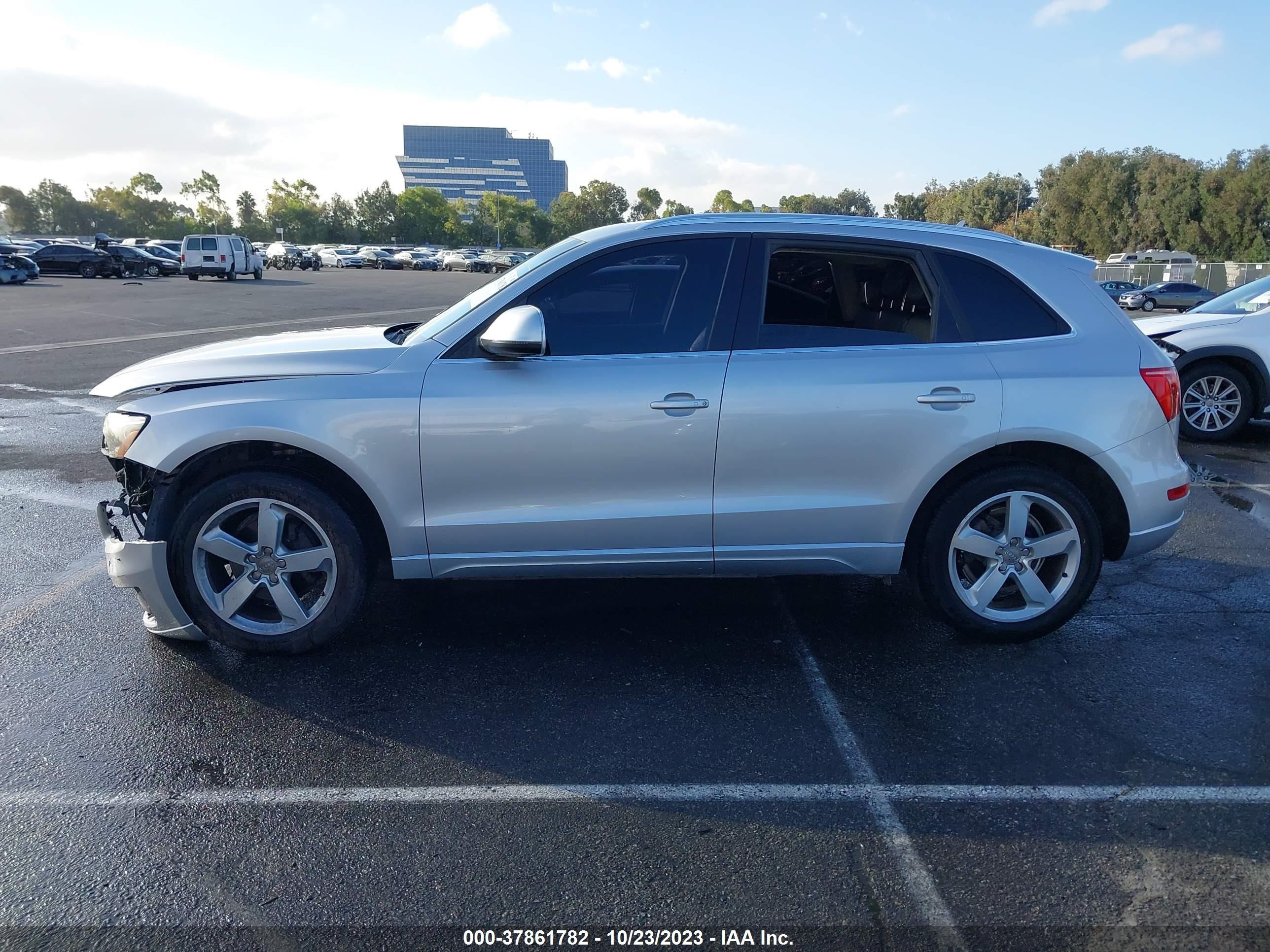 Photo 13 VIN: WA1LKAFP5AA101753 - AUDI Q5 